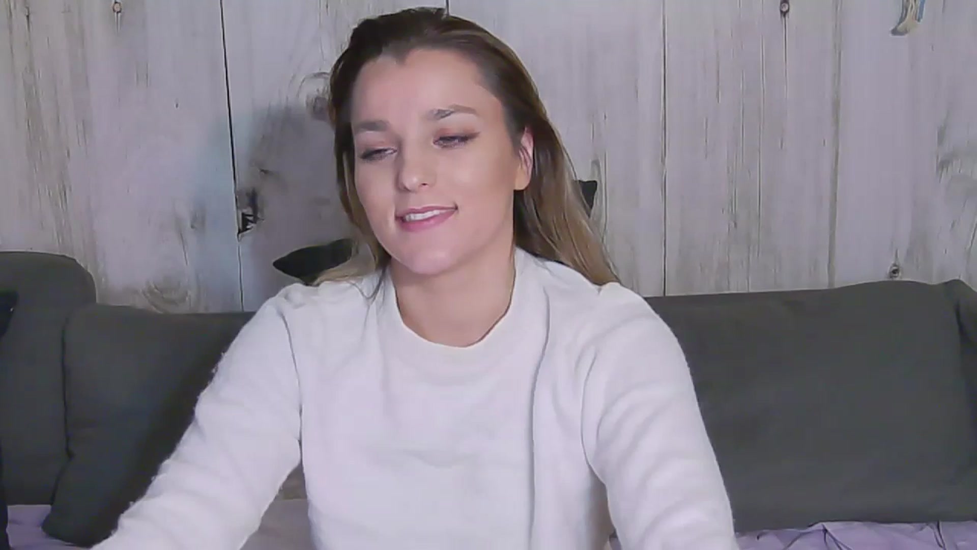 Gallery image thumbnail from Leyla_T's myfreecams stream on, 02/20/2024, 02:56 image 17 of 20