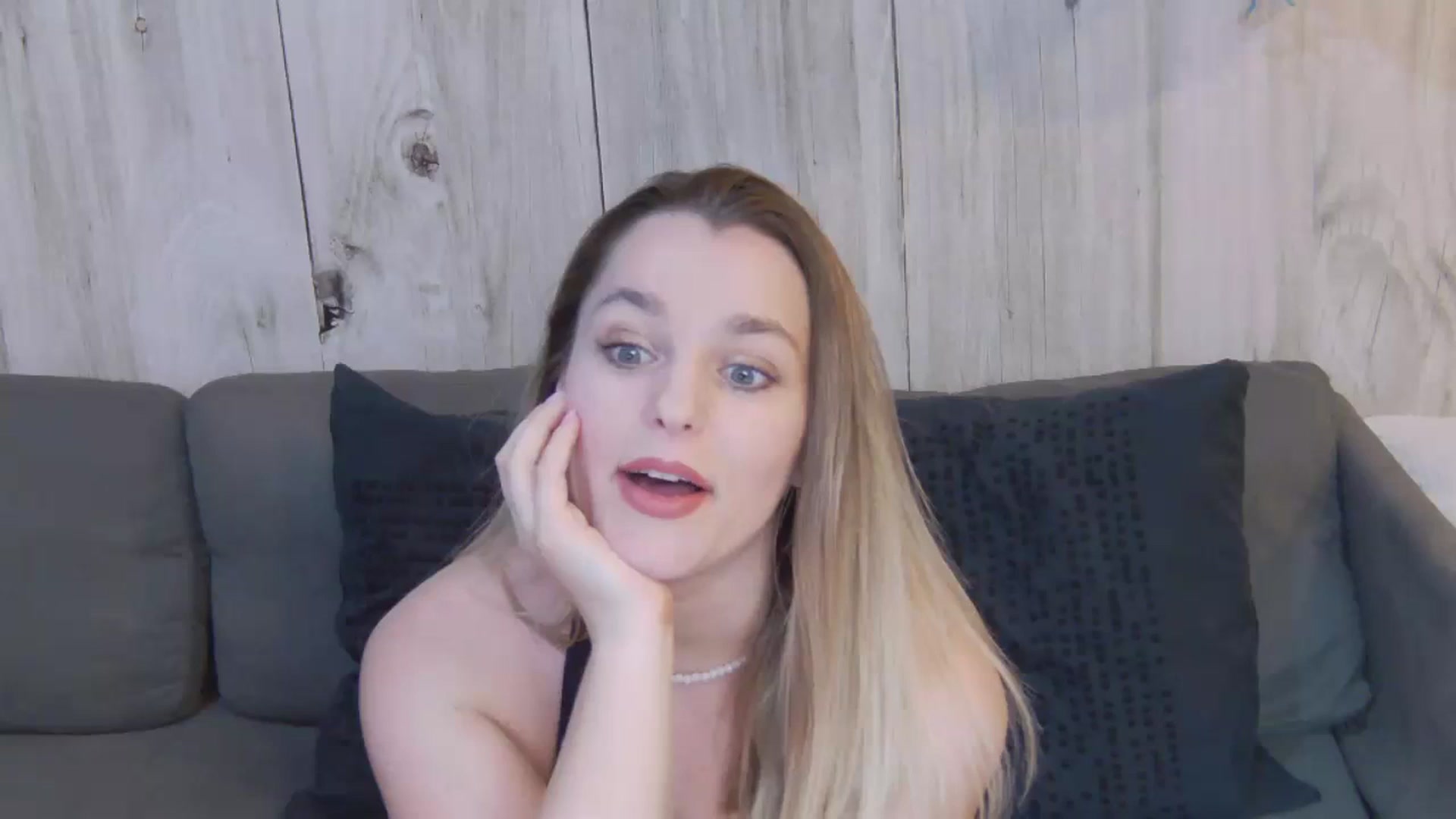 Gallery image thumbnail from Leyla_T's myfreecams stream on, 02/29/2024, 24:34 image 2 of 20