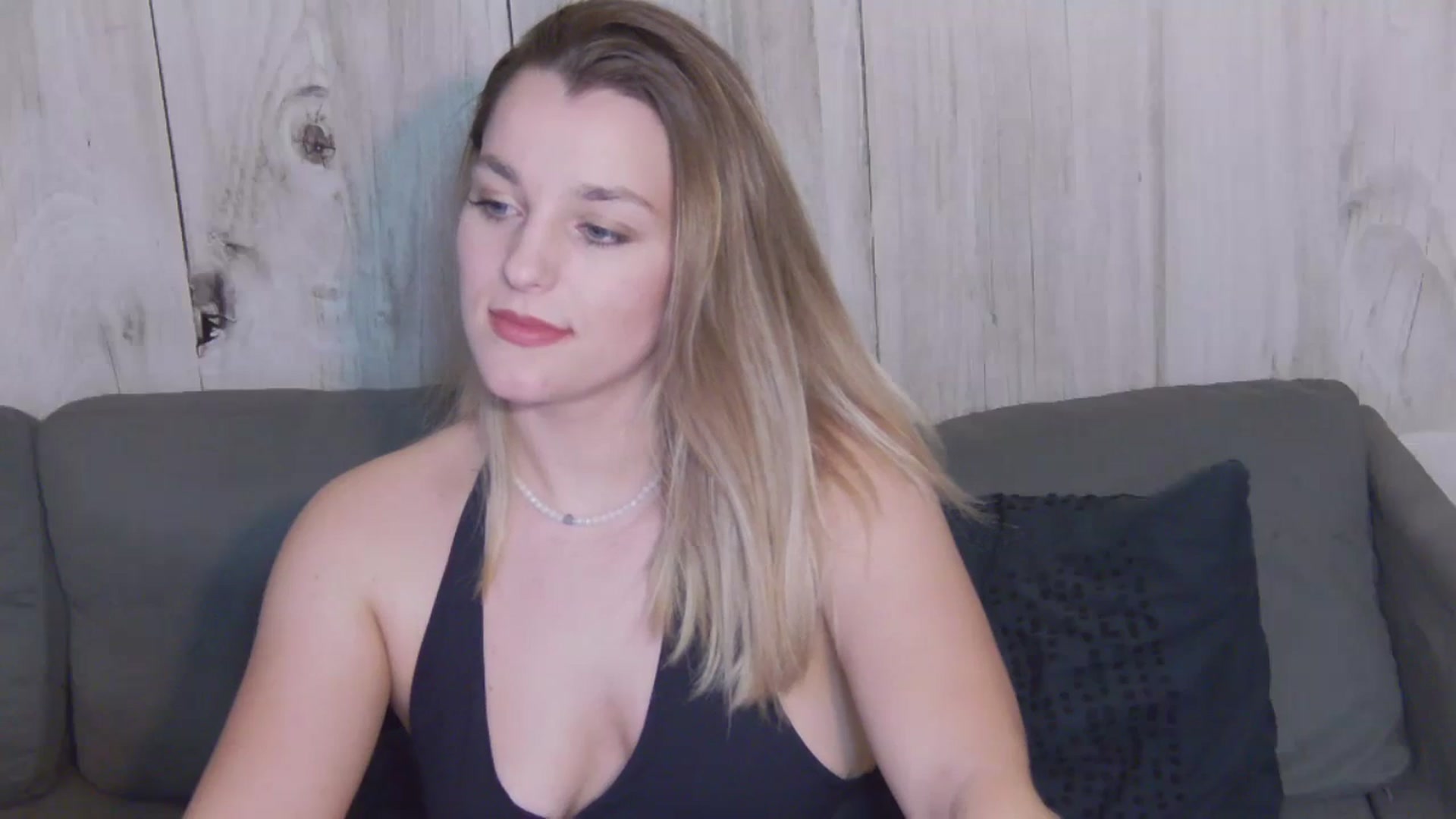 Gallery image thumbnail from Leyla_T's myfreecams stream on, 02/29/2024, 24:34 image 20 of 20
