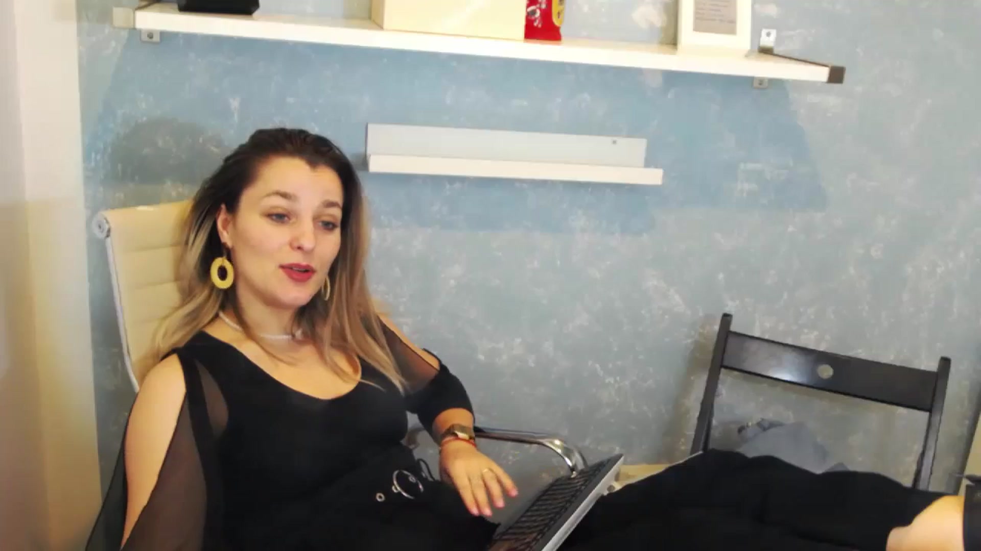 Gallery image thumbnail from Leyla_T's myfreecams stream on, 03/01/2024, 01:05 image 10 of 20