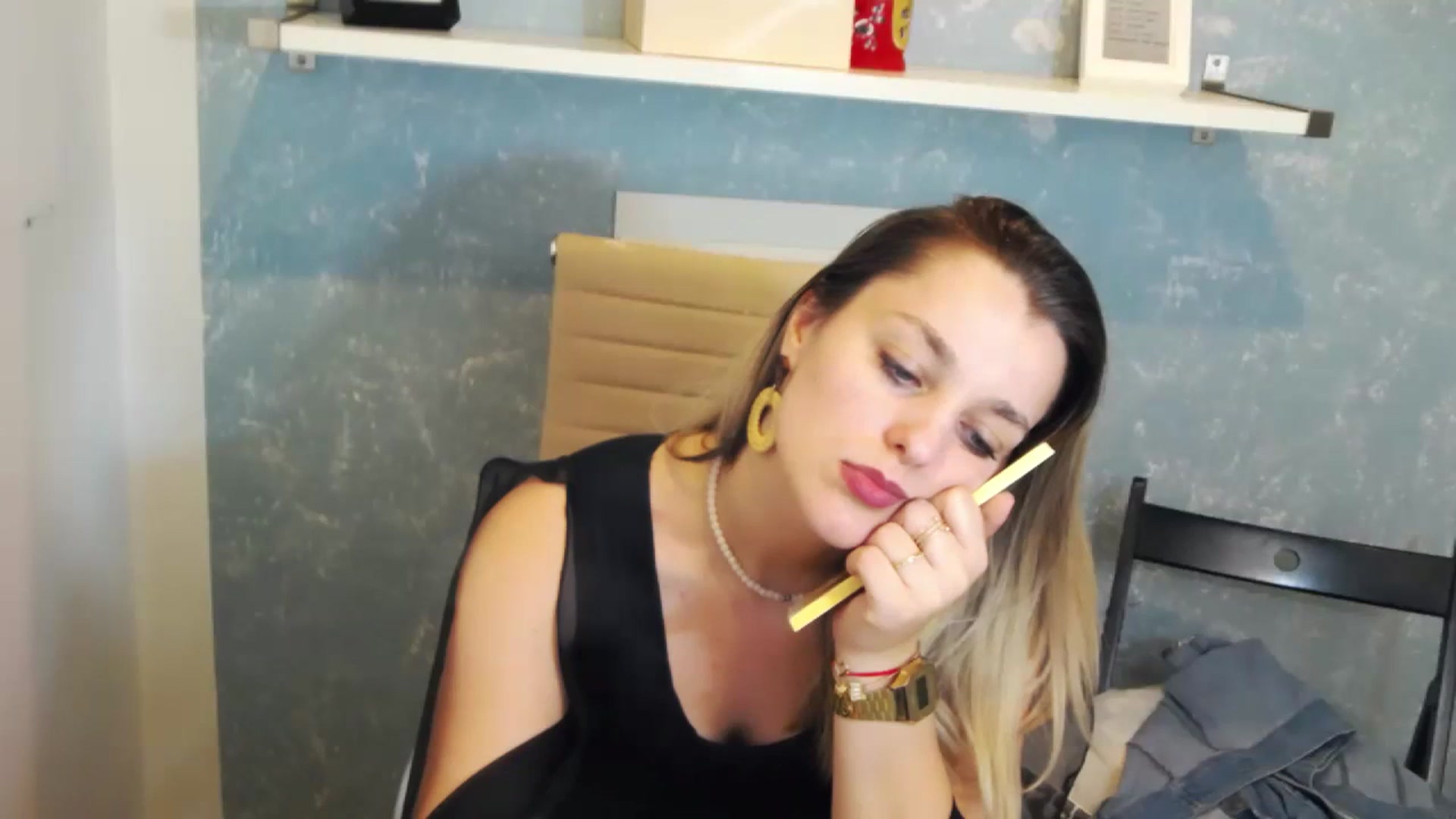 Gallery image thumbnail from Leyla_T's myfreecams stream on, 03/01/2024, 01:05 image 19 of 20