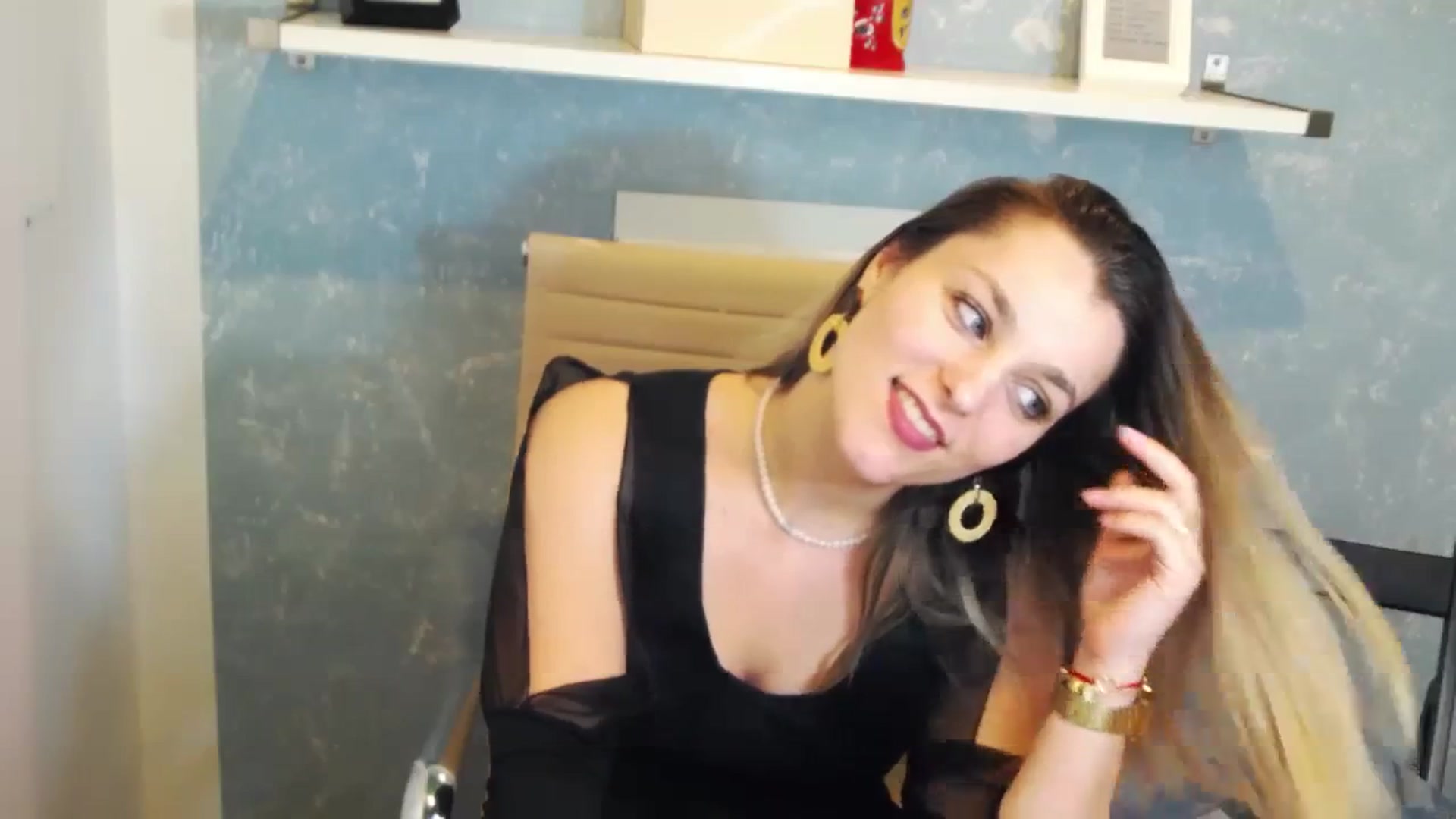 Gallery image thumbnail from Leyla_T's myfreecams stream on, 03/01/2024, 01:05 image 18 of 20