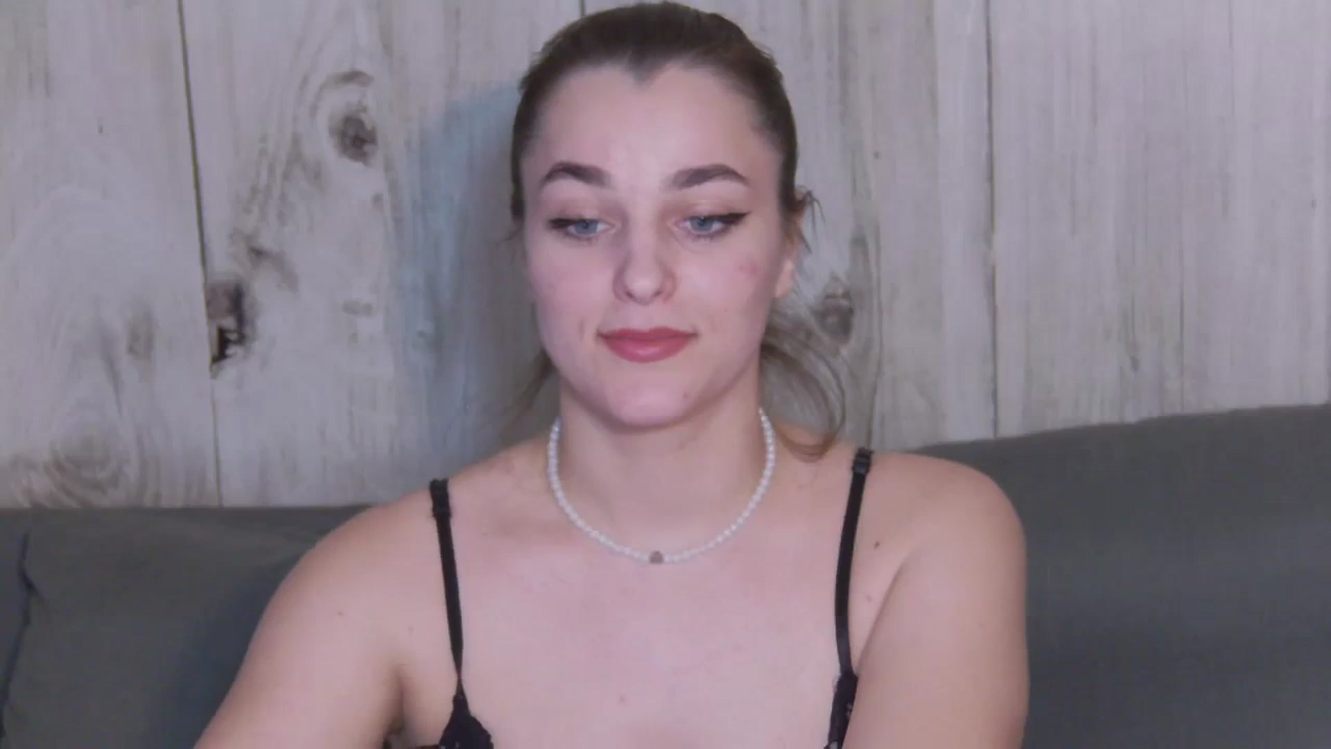 Gallery image thumbnail from Leyla_T's myfreecams stream on, 03/05/2024, 01:02 image 16 of 20