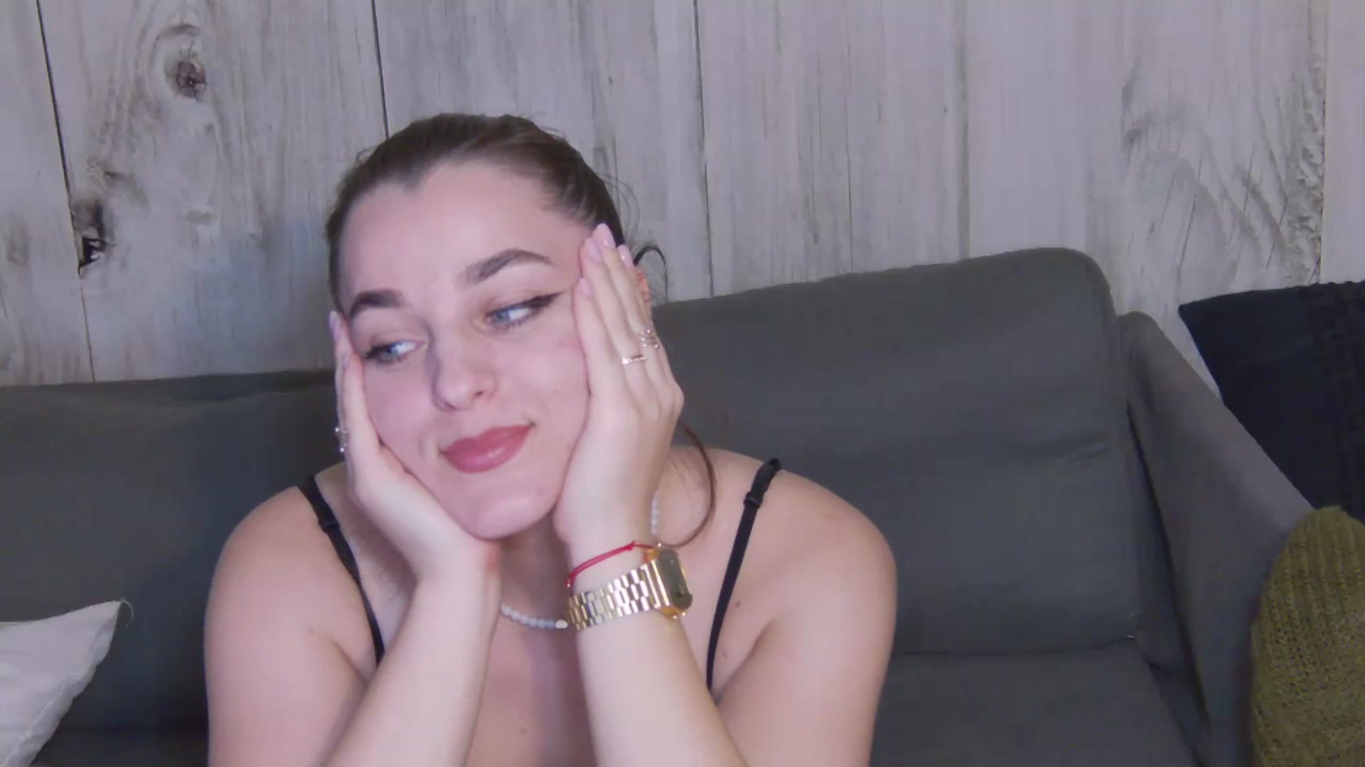 Gallery image thumbnail from Leyla_T's myfreecams stream on, 03/05/2024, 01:35 image 6 of 20