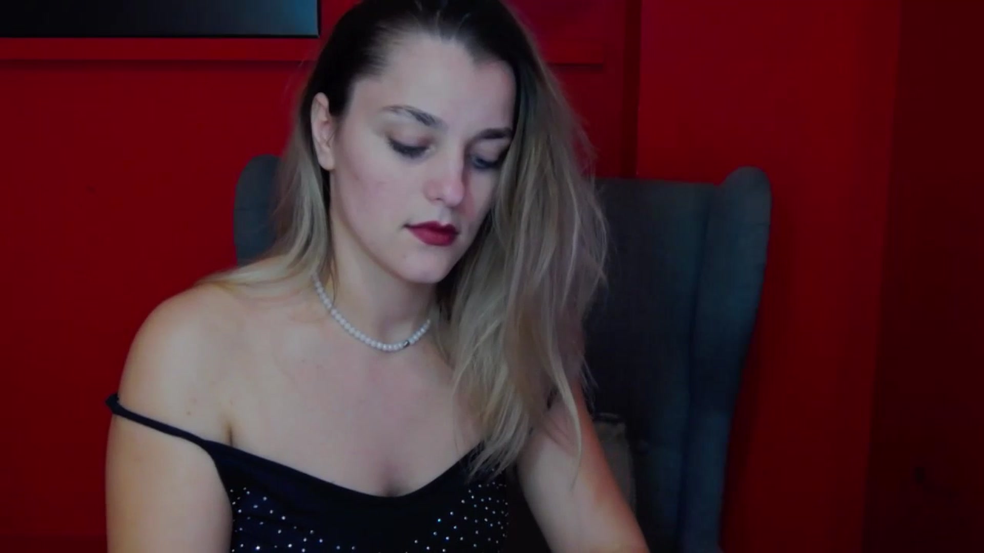 Gallery image thumbnail from Leyla_T's myfreecams stream on, 03/13/2024, 23:45 image 3 of 20