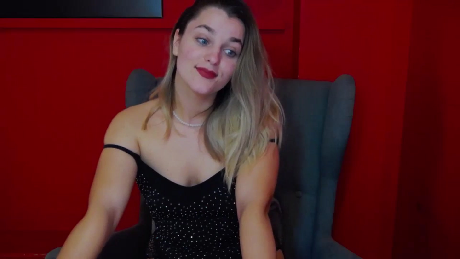 Gallery image thumbnail from Leyla_T's myfreecams stream on, 03/14/2024, 24:44 image 3 of 20