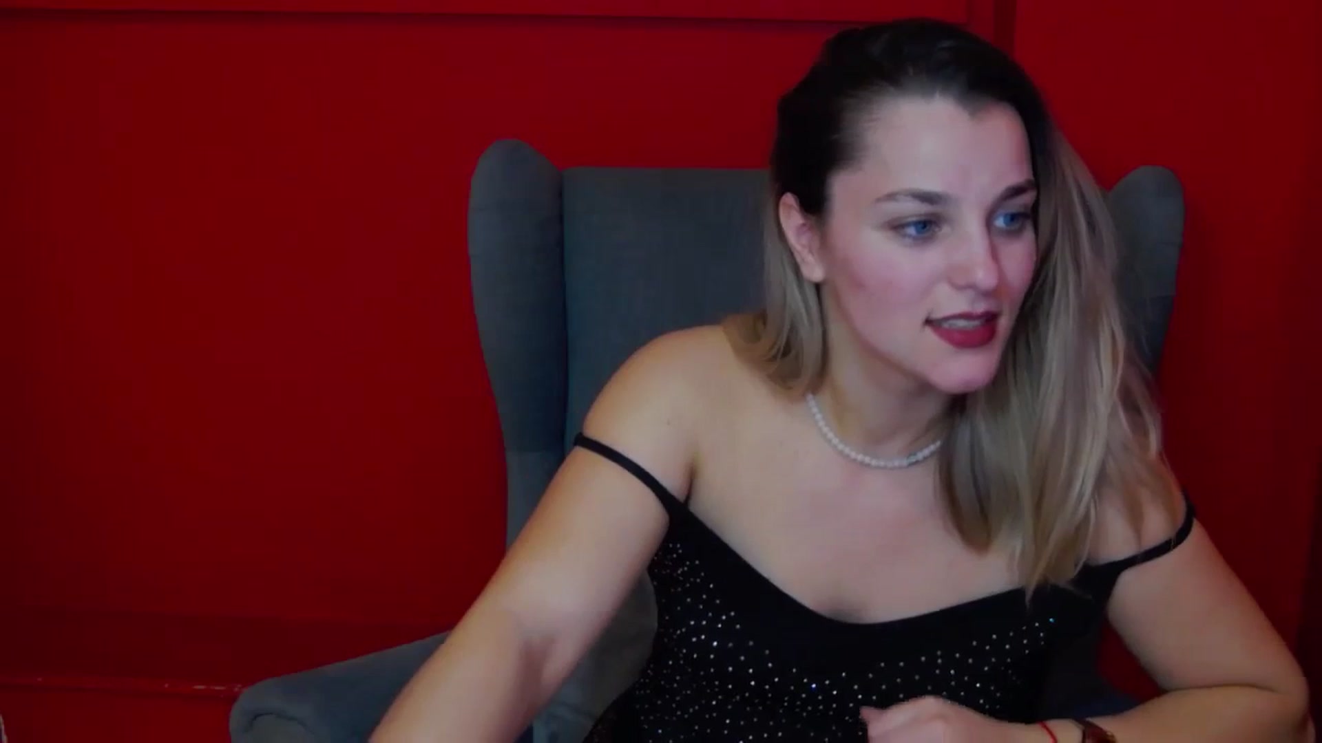 Gallery image thumbnail from Leyla_T's myfreecams stream on, 03/14/2024, 24:44 image 19 of 20