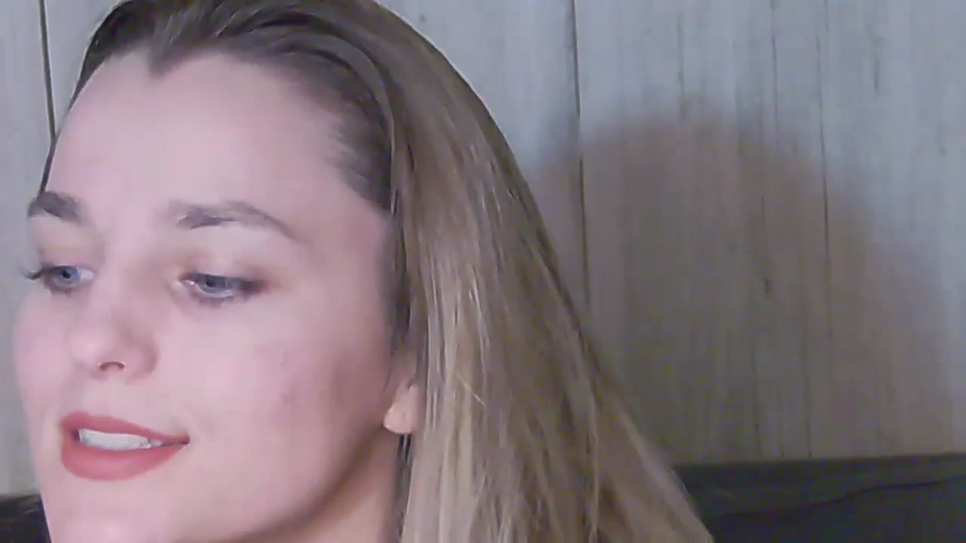 Gallery image thumbnail from Leyla_T's myfreecams stream on, 03/16/2024, 24:12 image 19 of 20