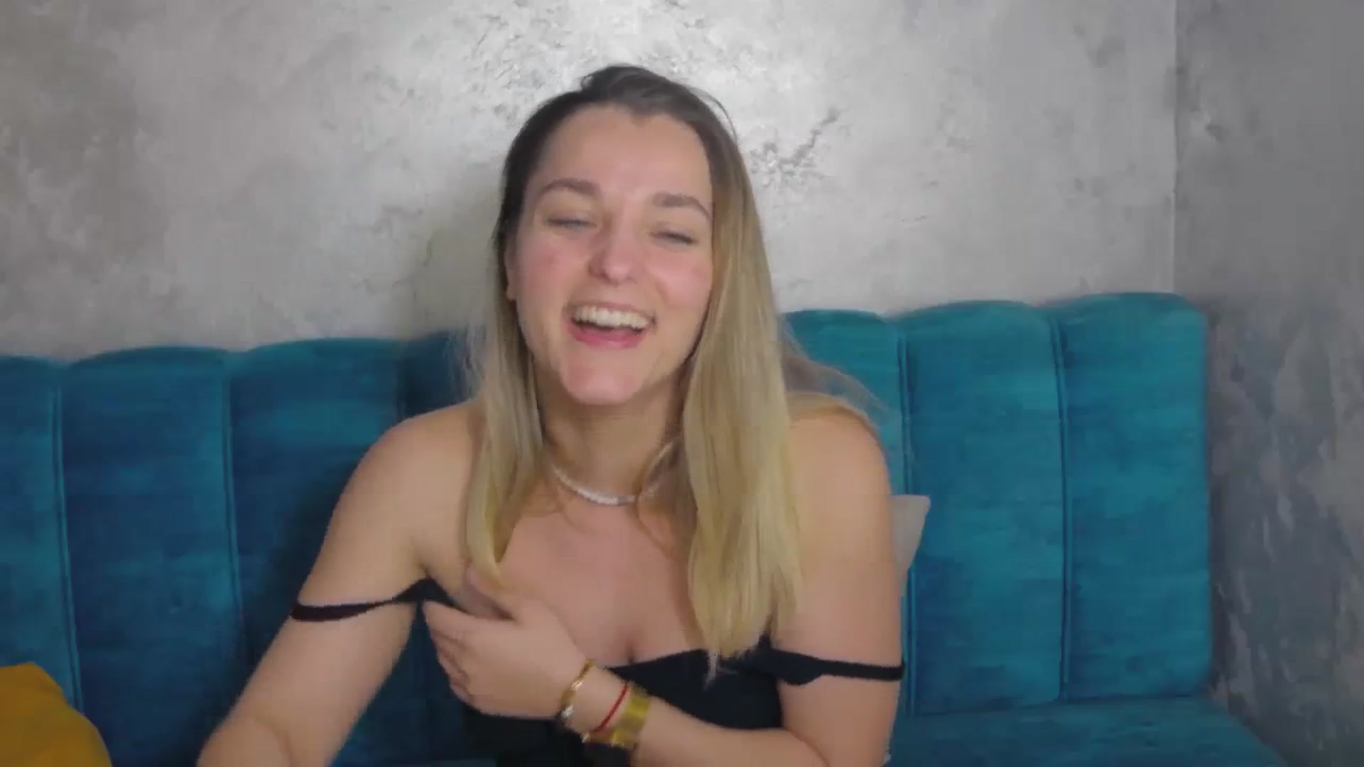 Gallery image thumbnail from Leyla_T's myfreecams stream on, 03/18/2024, 02:42 image 14 of 20