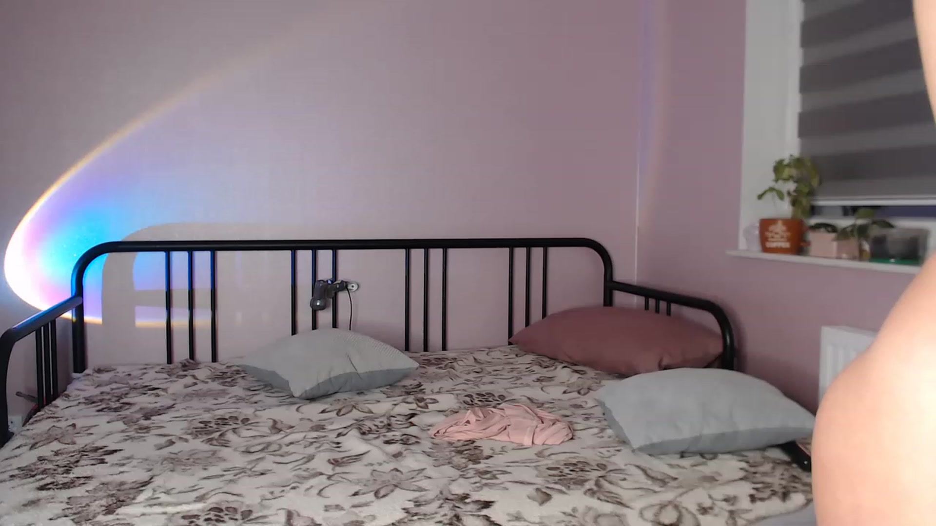 Gallery image thumbnail from Li_lit's myfreecams stream on, 12/03/2022, 24:19 image 5 of 20