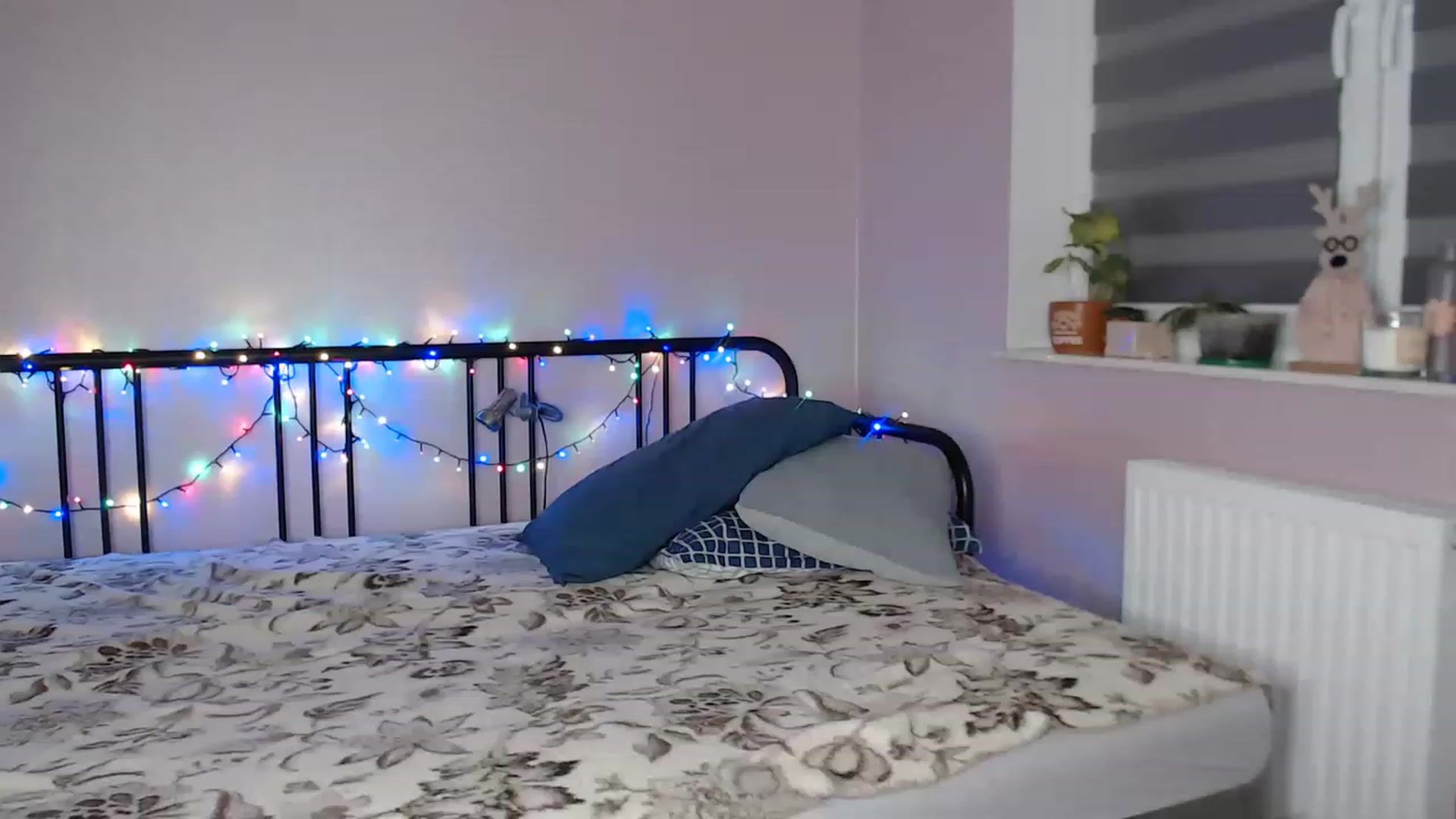 Gallery image thumbnail from Li_lit's myfreecams stream on, 12/12/2022, 01:16 image 18 of 20
