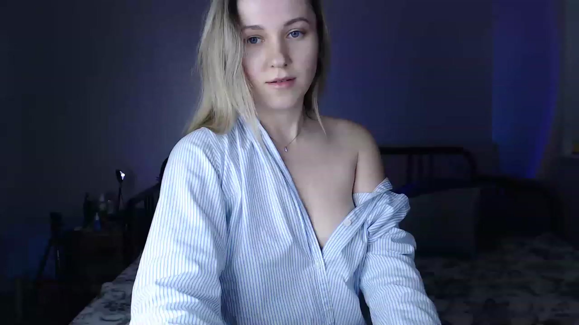 Gallery image thumbnail from Li_lit's myfreecams stream on, 02/27/2023, 24:21 image 10 of 20