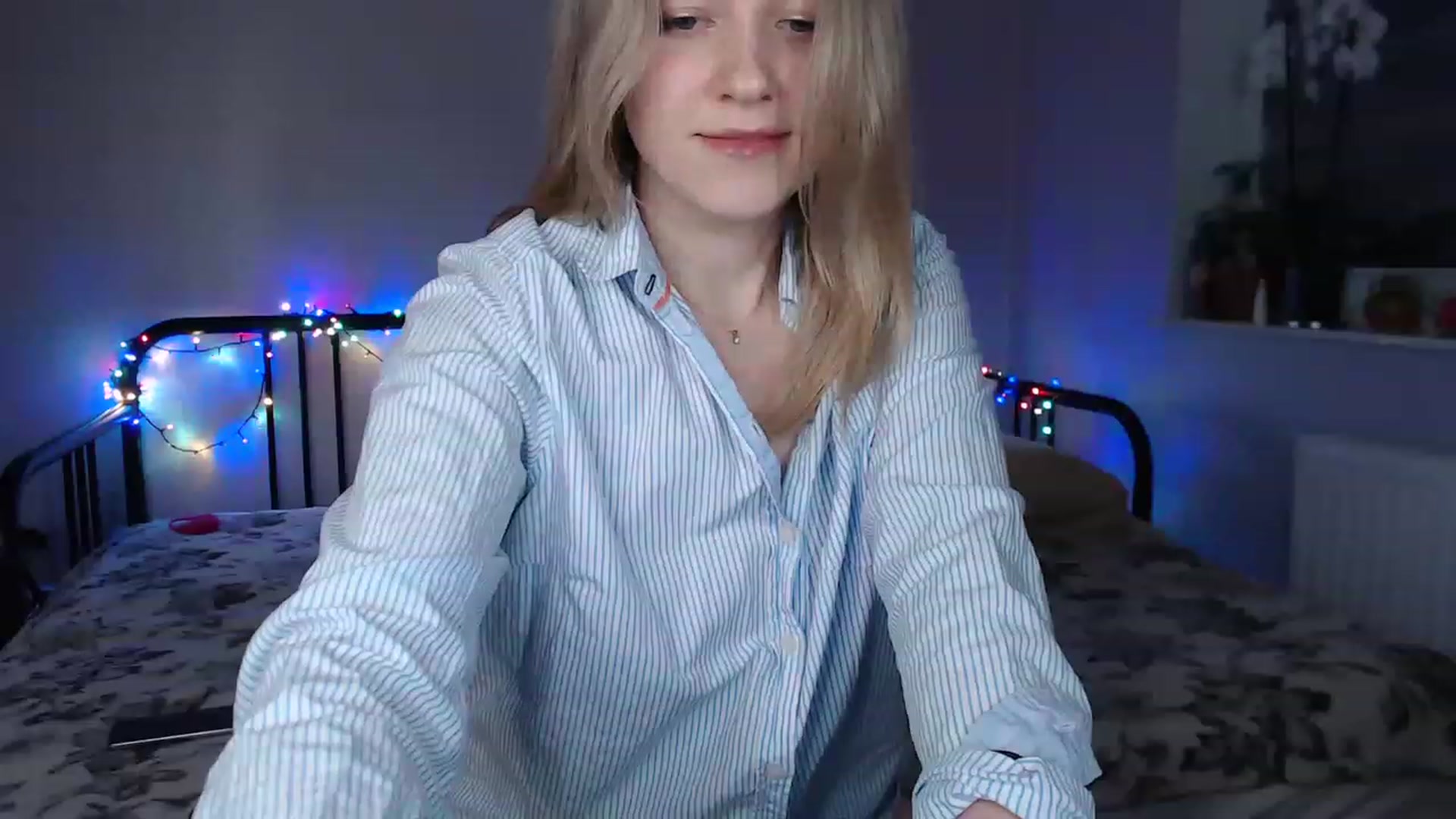 Gallery image thumbnail from Li_lit's myfreecams stream on, 04/17/2023, 22:17 image 6 of 20