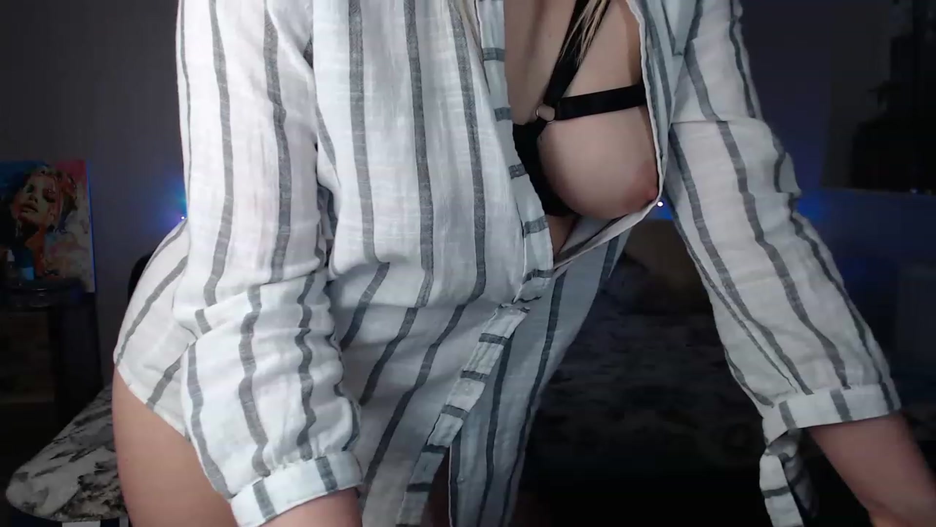 Gallery image thumbnail from Li_lit's myfreecams stream on, 05/01/2023, 23:01 image 7 of 20