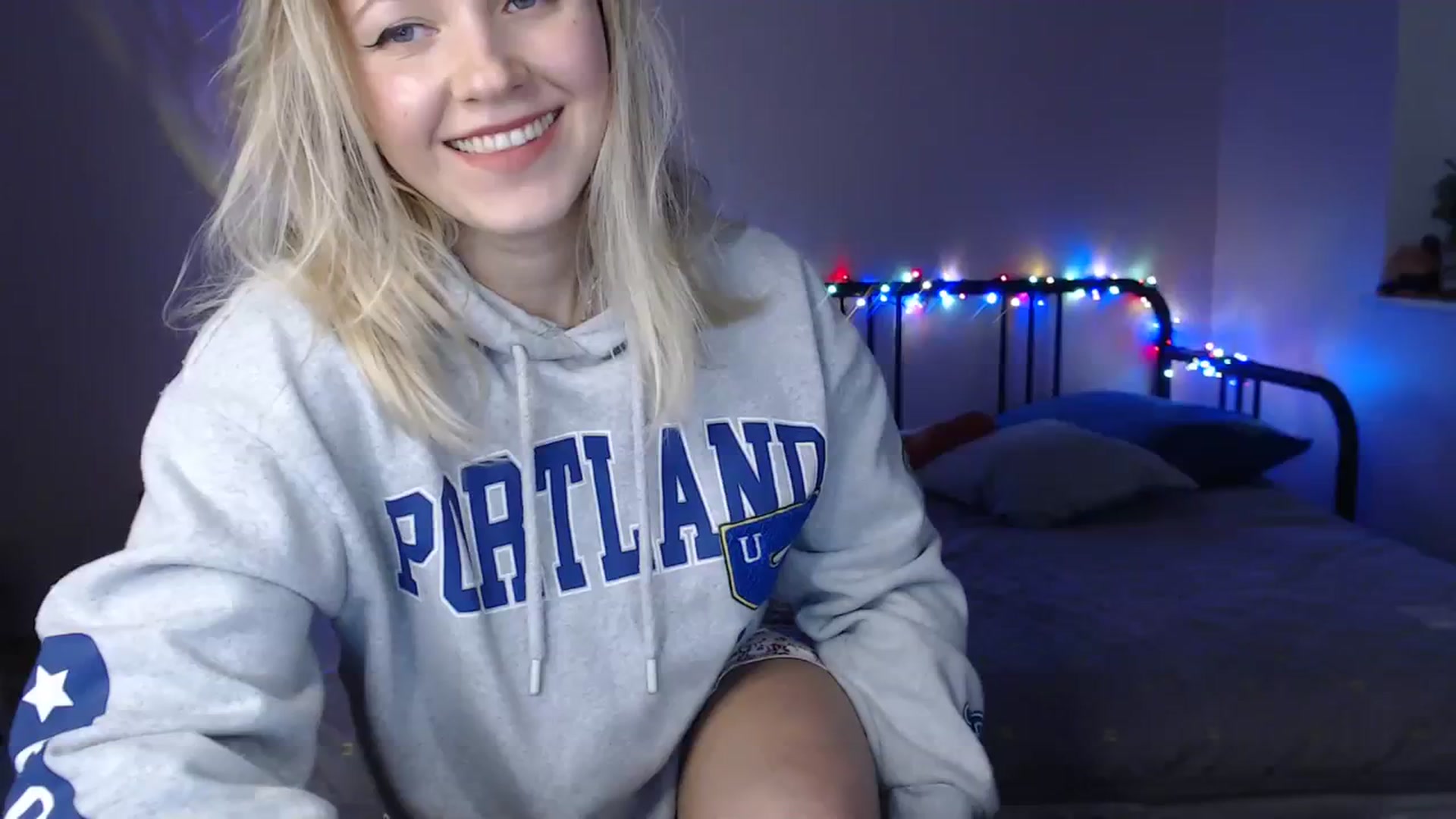 Gallery image thumbnail from Li_lit's myfreecams stream on, 12/08/2023, 24:25 image 1 of 20