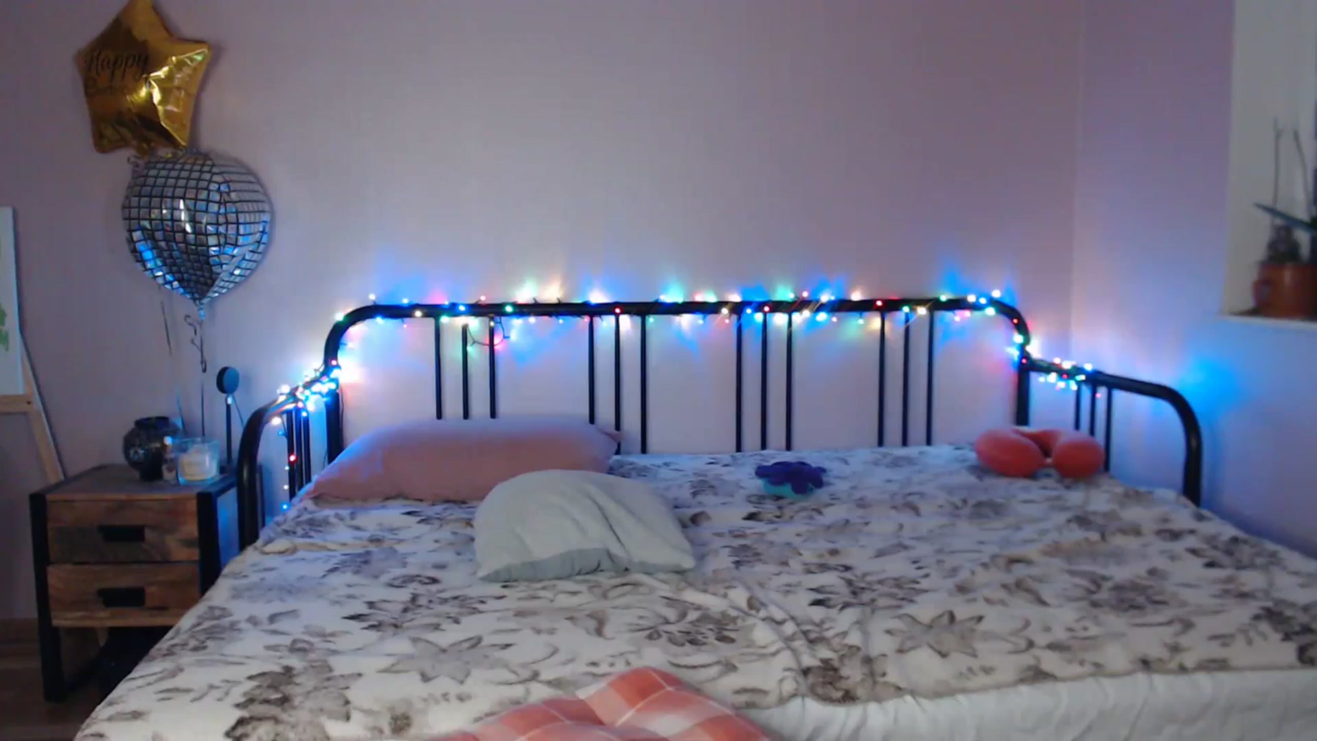 Gallery image thumbnail from Li_lit's myfreecams stream on, 02/19/2024, 01:00 image 15 of 20
