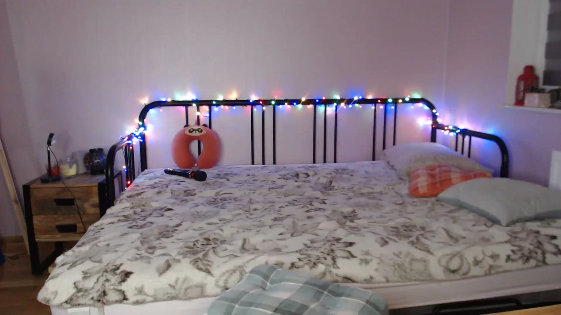 Gallery image thumbnail from Li_lit's myfreecams stream on, 05/27/2024, 21:04 image 19 of 20