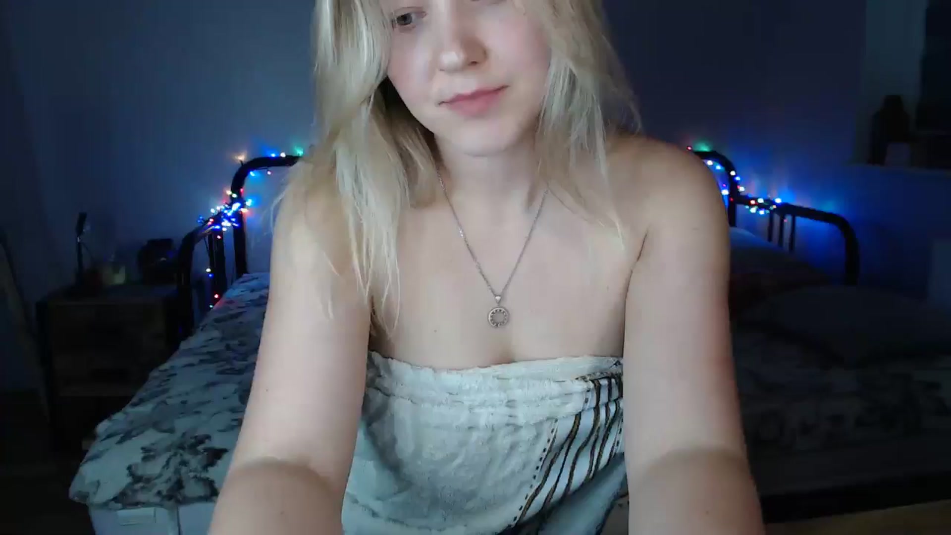 Gallery image thumbnail from Li_lit's myfreecams stream on, 05/27/2024, 22:17 image 16 of 20