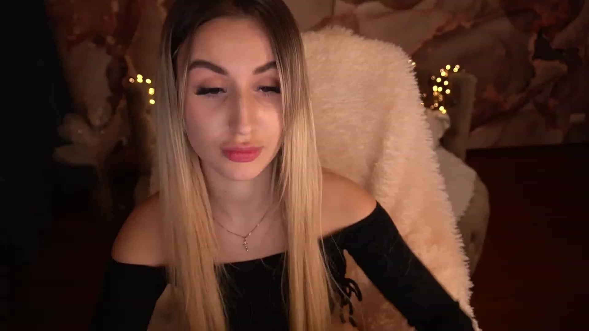 Gallery image thumbnail from LiaBrazzer's myfreecams stream on, 11/20/2022, 15:41 image 14 of 20