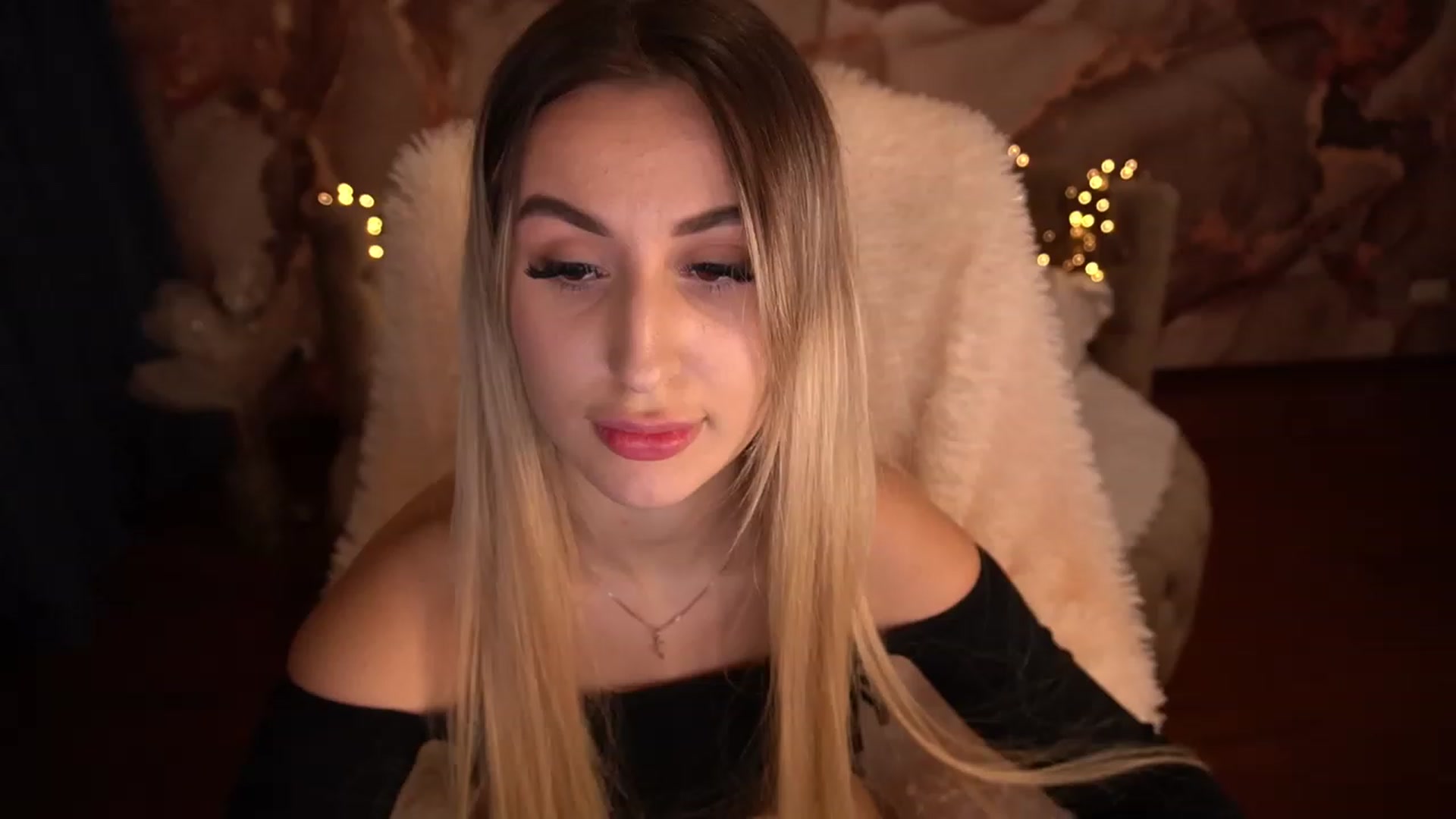 Gallery image thumbnail from LiaBrazzer's myfreecams stream on, 11/20/2022, 15:41 image 12 of 20