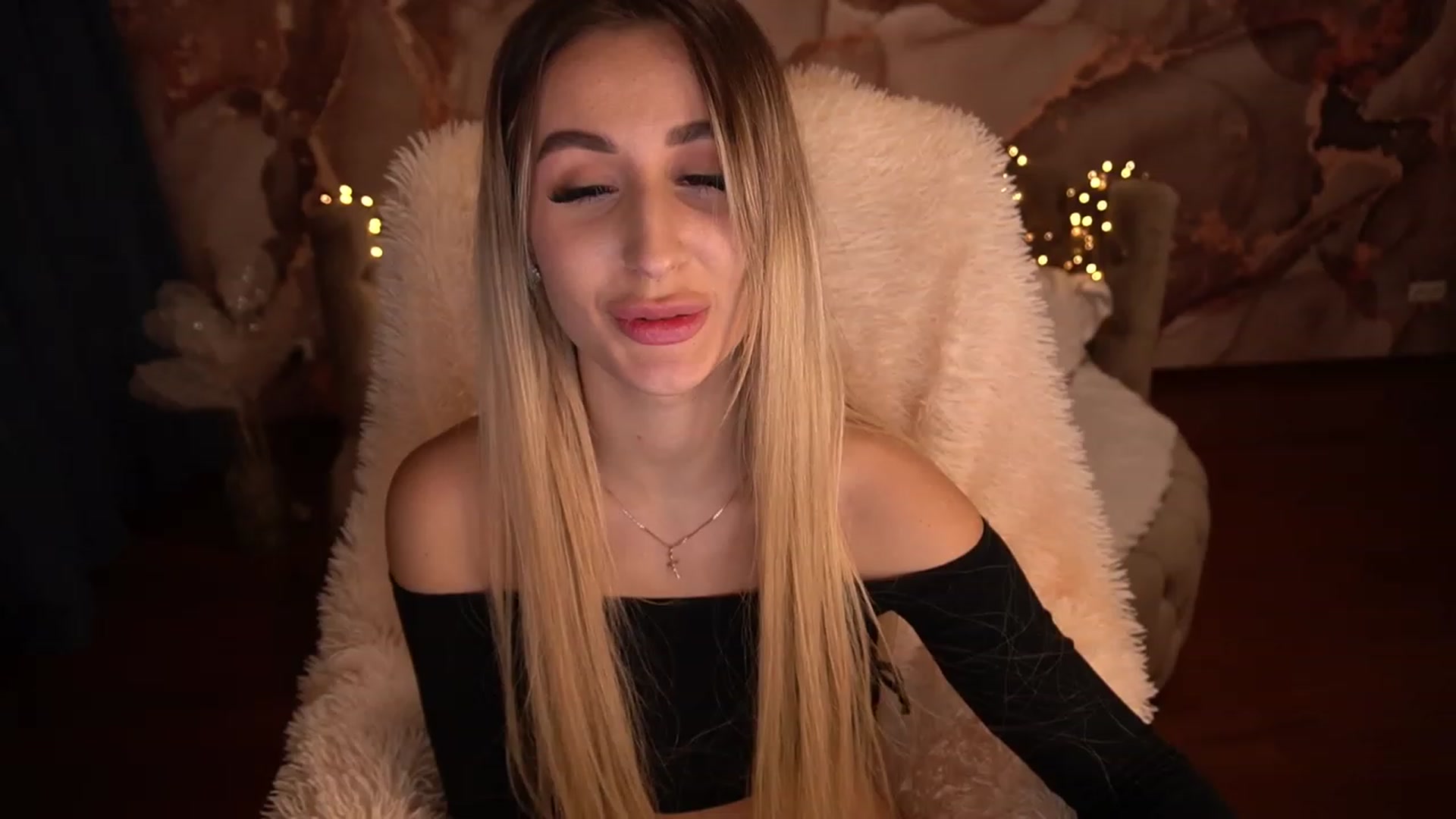 Gallery image thumbnail from LiaBrazzer's myfreecams stream on, 11/20/2022, 15:41 image 13 of 20
