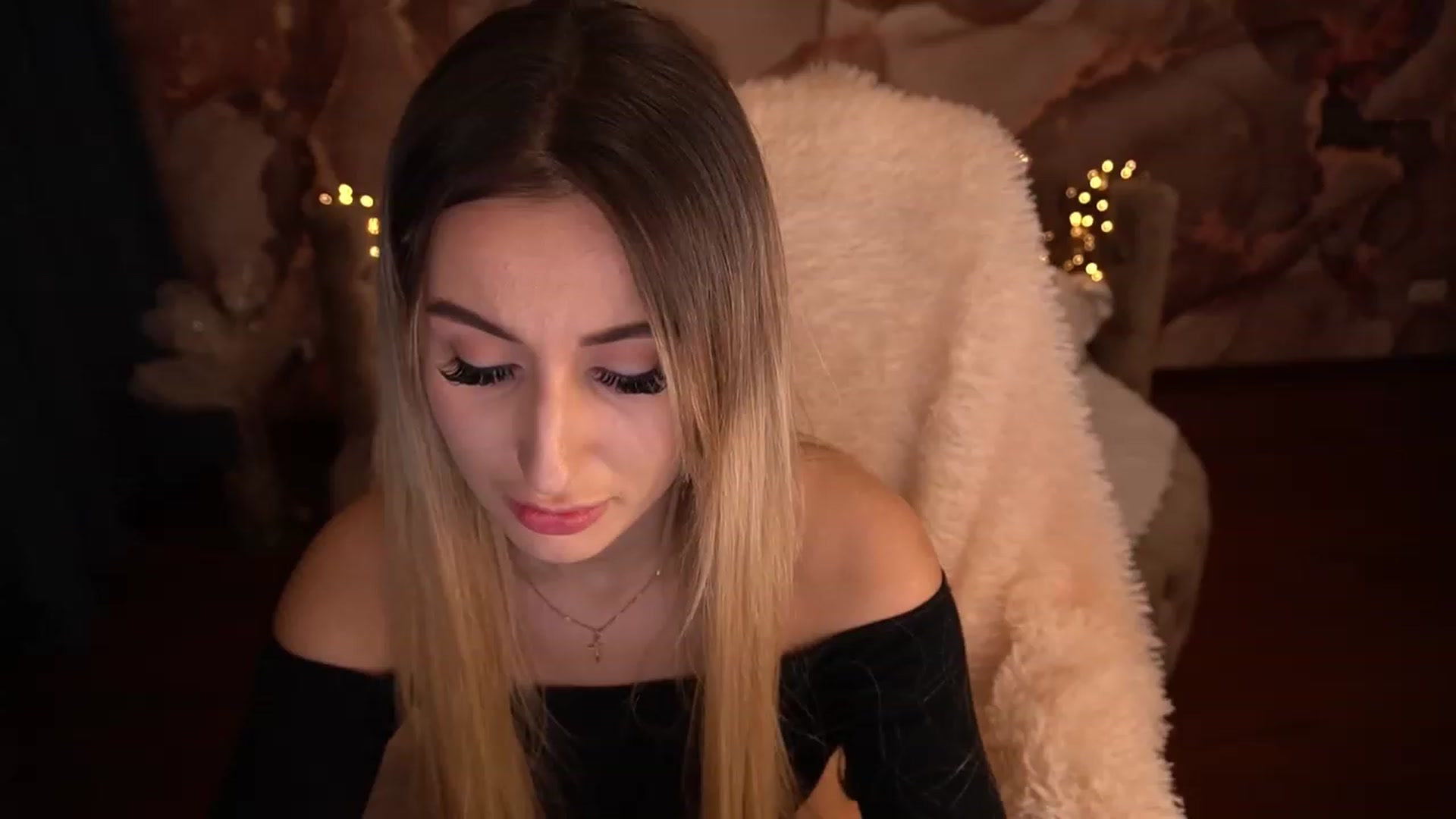 Gallery image thumbnail from LiaBrazzer's myfreecams stream on, 11/20/2022, 15:41 image 15 of 20
