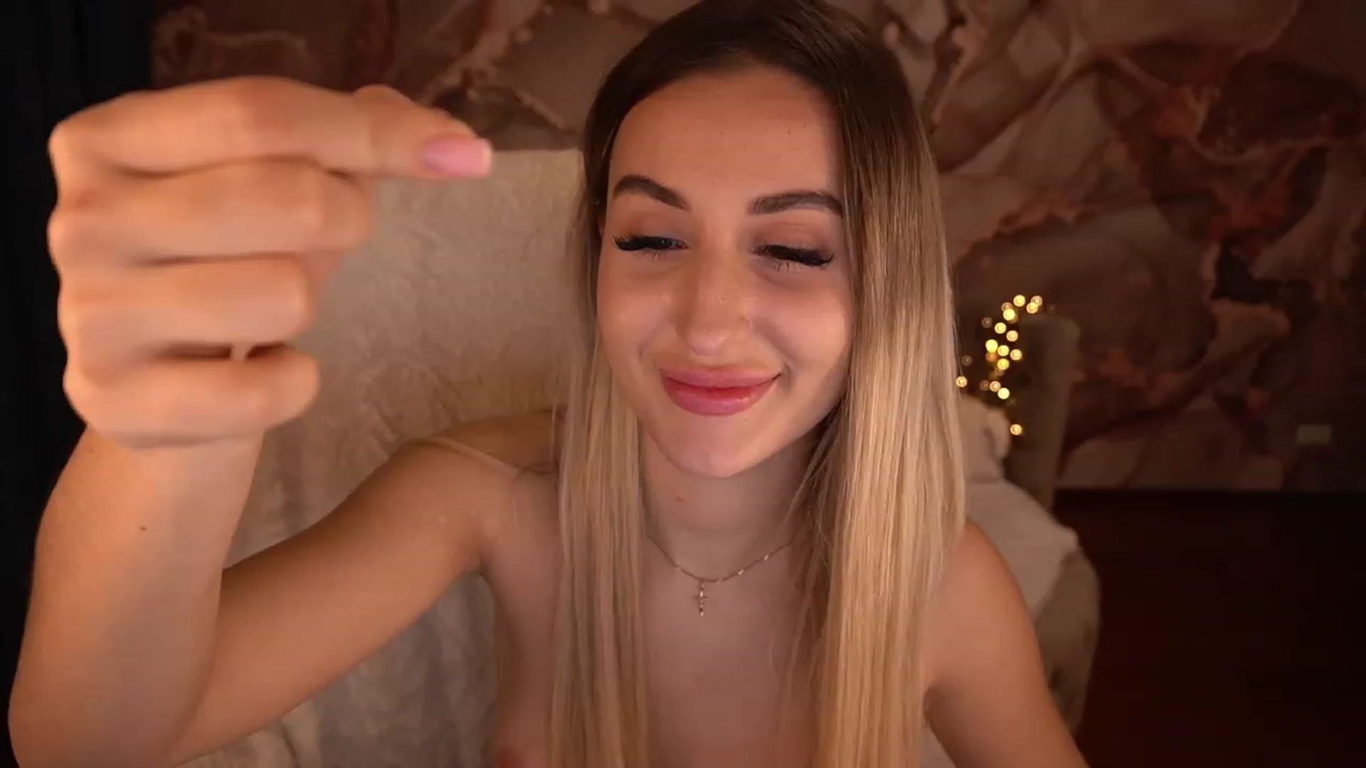 Gallery image thumbnail from LiaBrazzer's myfreecams stream on, 11/20/2022, 19:14 image 20 of 20