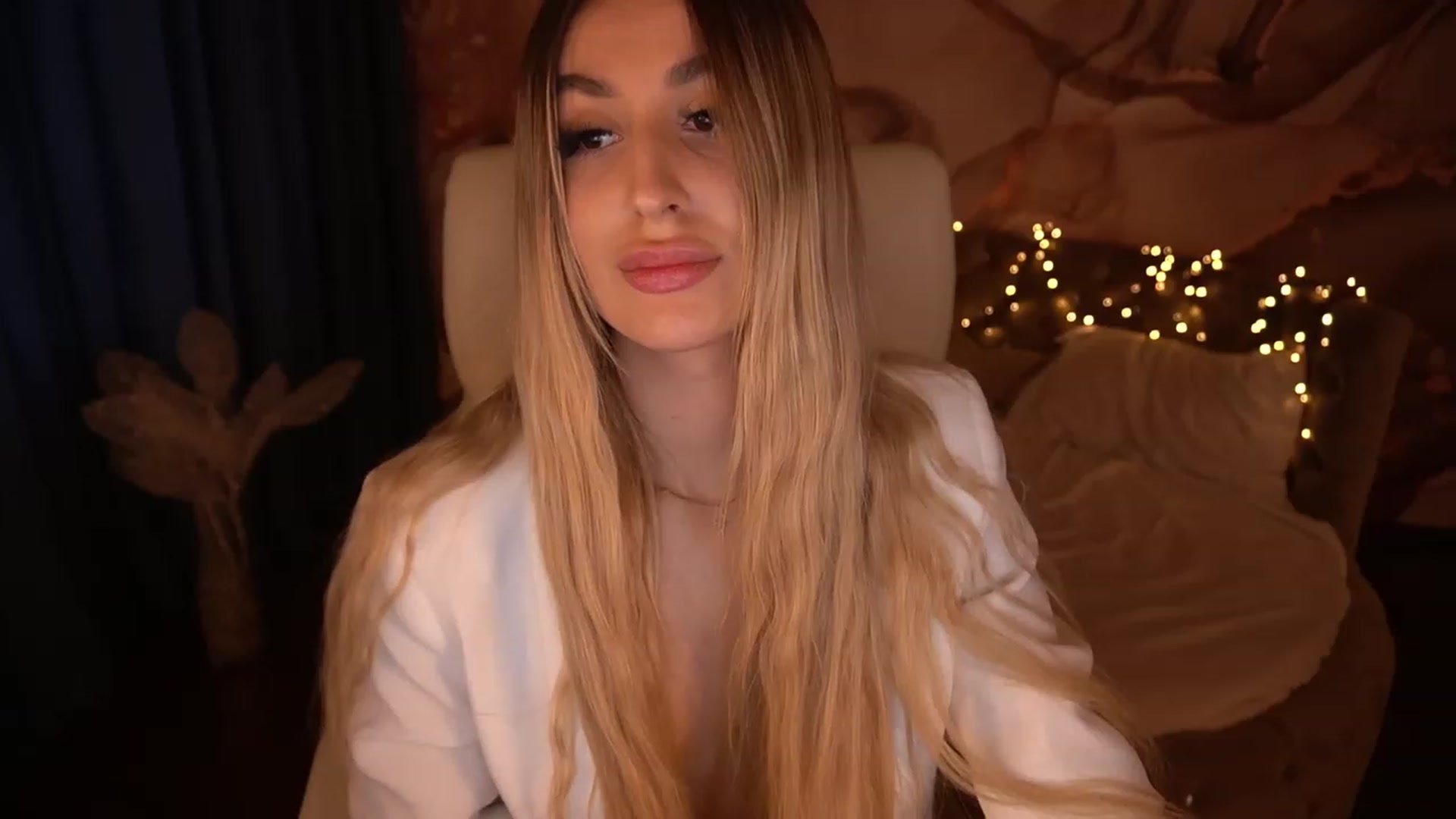 Gallery image thumbnail from LiaBrazzer's myfreecams stream on, 11/22/2022, 13:13 image 17 of 20