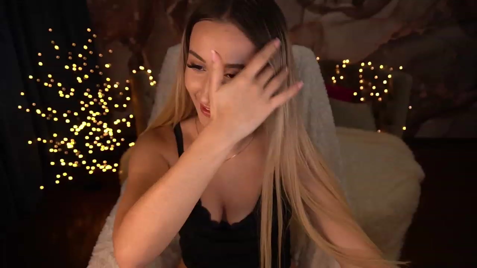 Gallery image thumbnail from LiaBrazzer's myfreecams stream on, 11/26/2022, 13:11 image 6 of 20