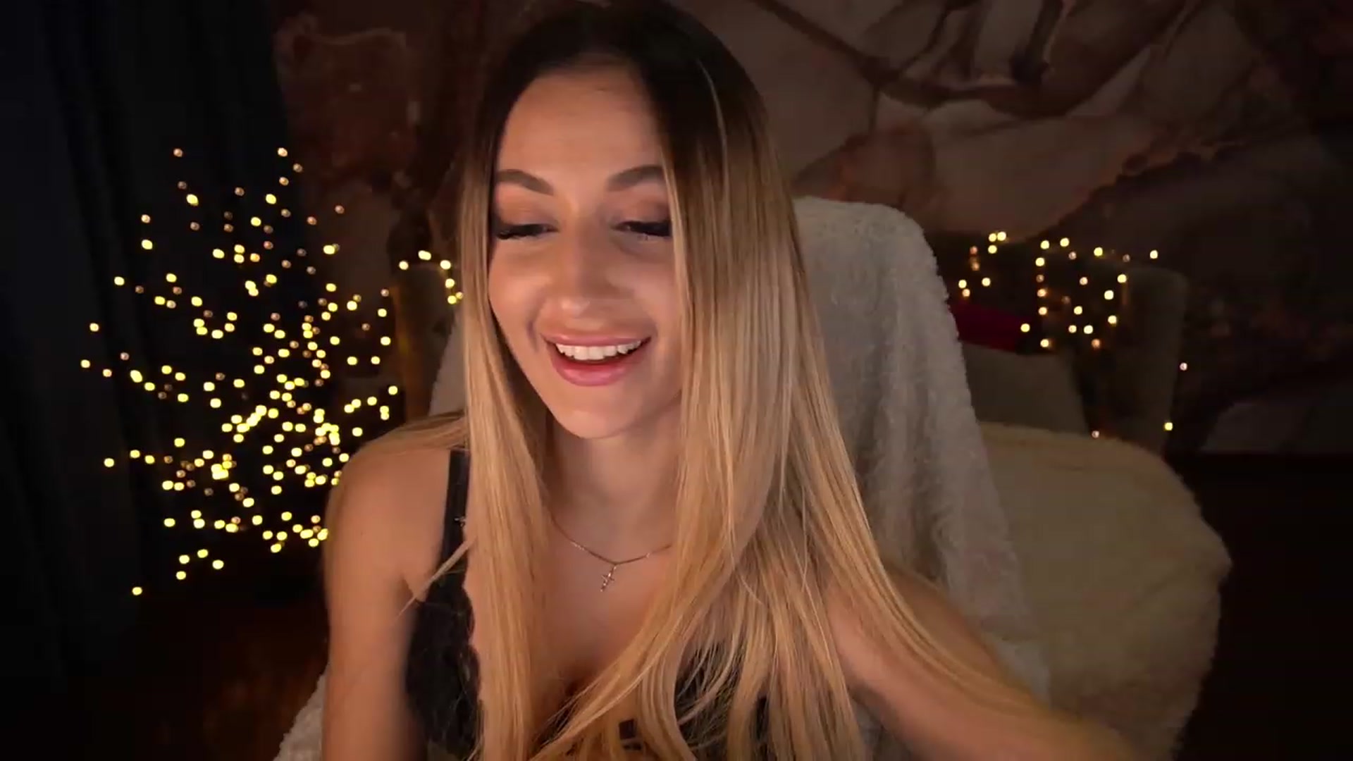 Gallery image thumbnail from LiaBrazzer's myfreecams stream on, 11/26/2022, 13:11 image 11 of 20