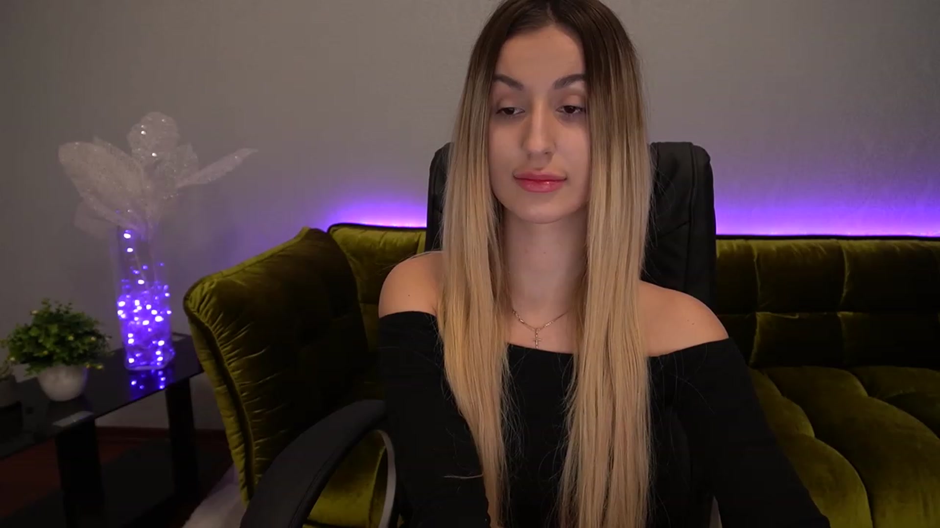 Gallery image thumbnail from LiaBrazzer's myfreecams stream on, 12/01/2022, 12:38 image 19 of 20