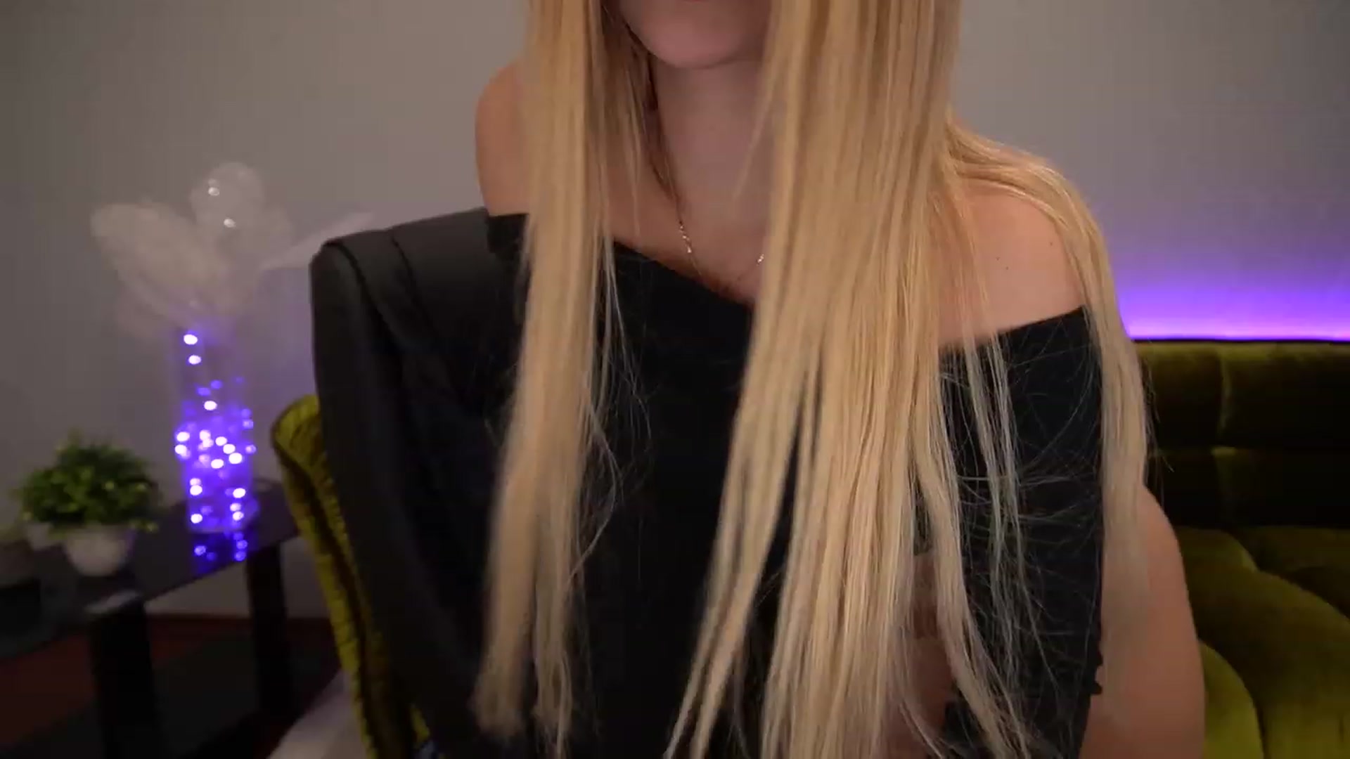 Gallery image thumbnail from LiaBrazzer's myfreecams stream on, 12/01/2022, 12:38 image 14 of 20