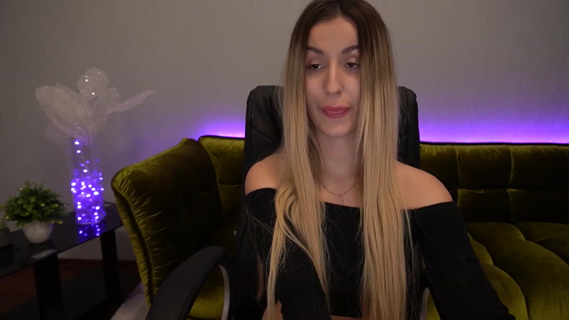 Gallery image thumbnail from LiaBrazzer's myfreecams stream on, 12/01/2022, 12:38 image 18 of 20