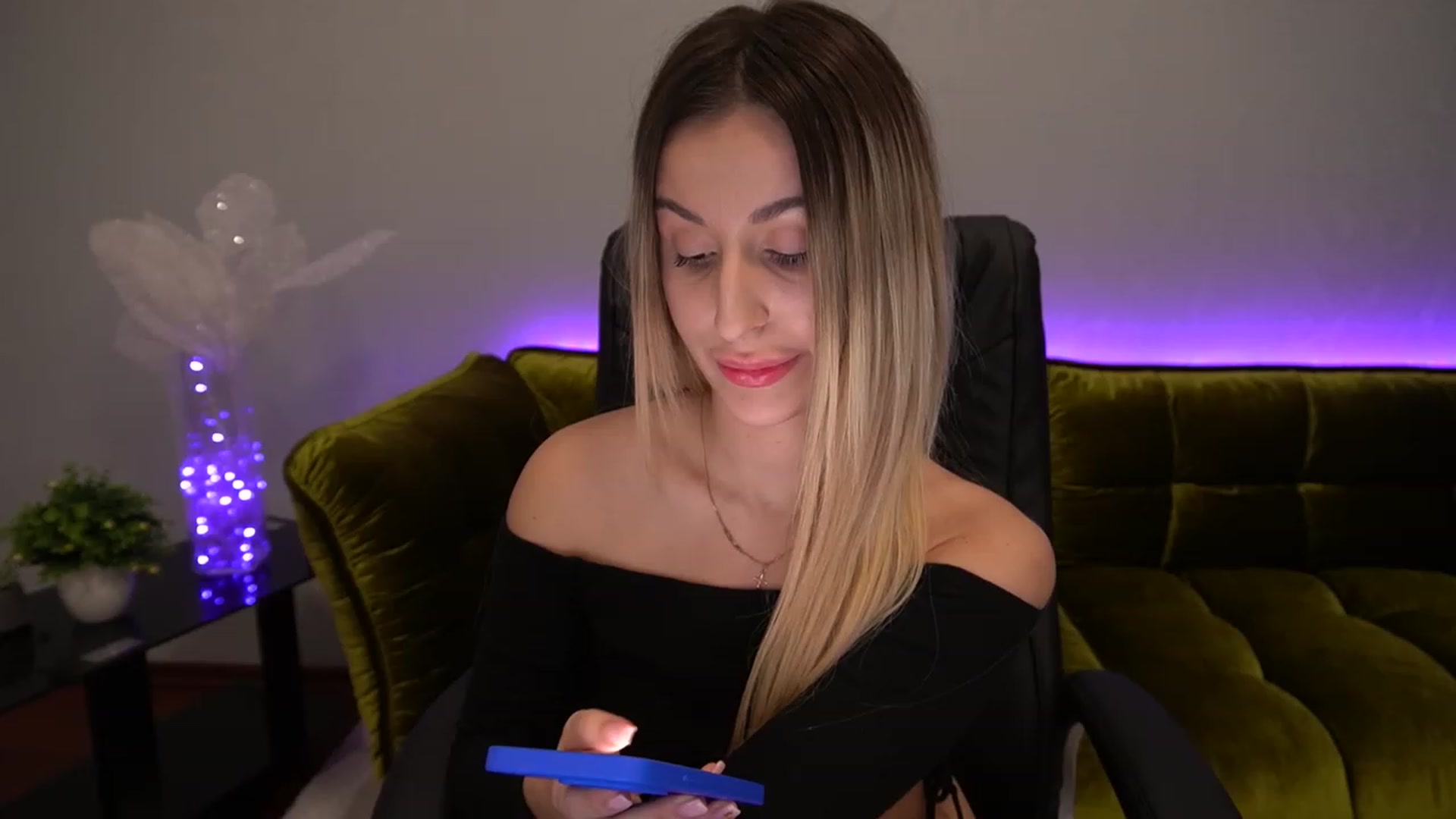 Gallery image thumbnail from LiaBrazzer's myfreecams stream on, 12/01/2022, 12:38 image 17 of 20