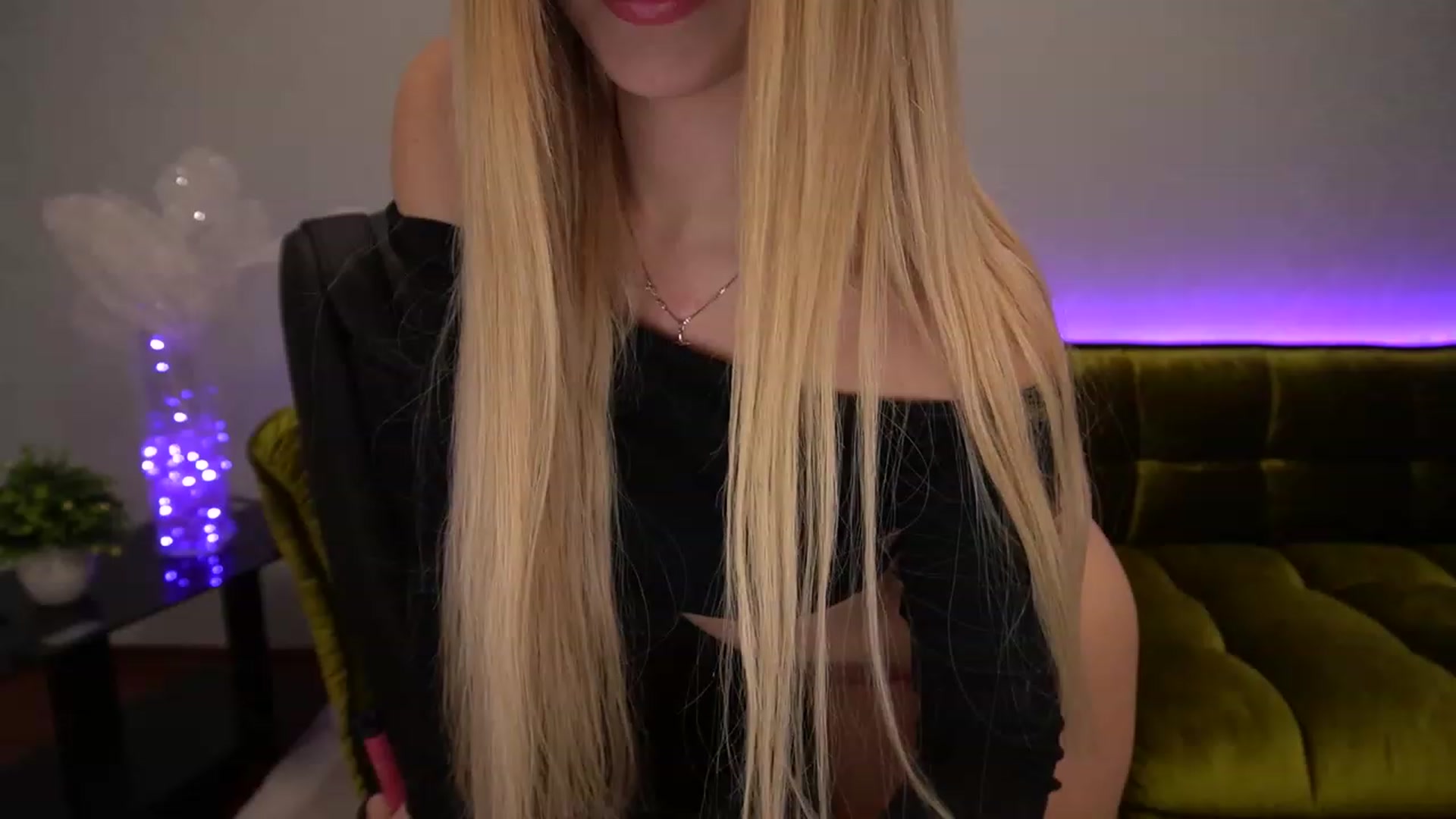 Gallery image thumbnail from LiaBrazzer's myfreecams stream on, 12/01/2022, 12:38 image 3 of 20