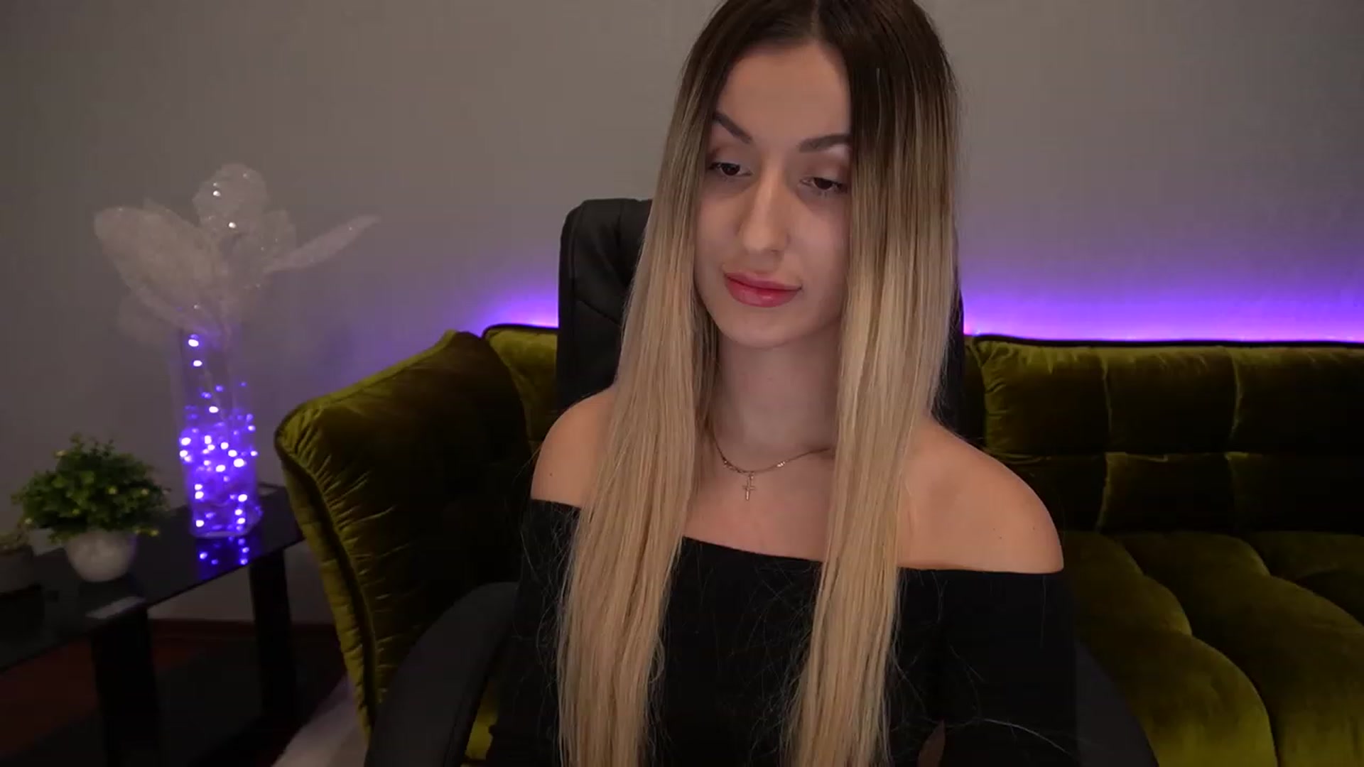 Gallery image thumbnail from LiaBrazzer's myfreecams stream on, 12/01/2022, 12:38 image 11 of 20