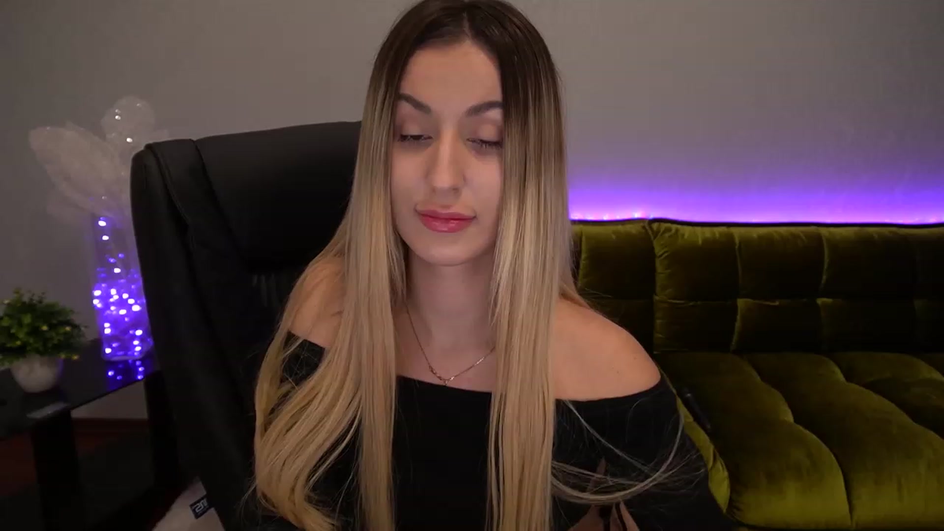 Gallery image thumbnail from LiaBrazzer's myfreecams stream on, 12/01/2022, 12:38 image 5 of 20