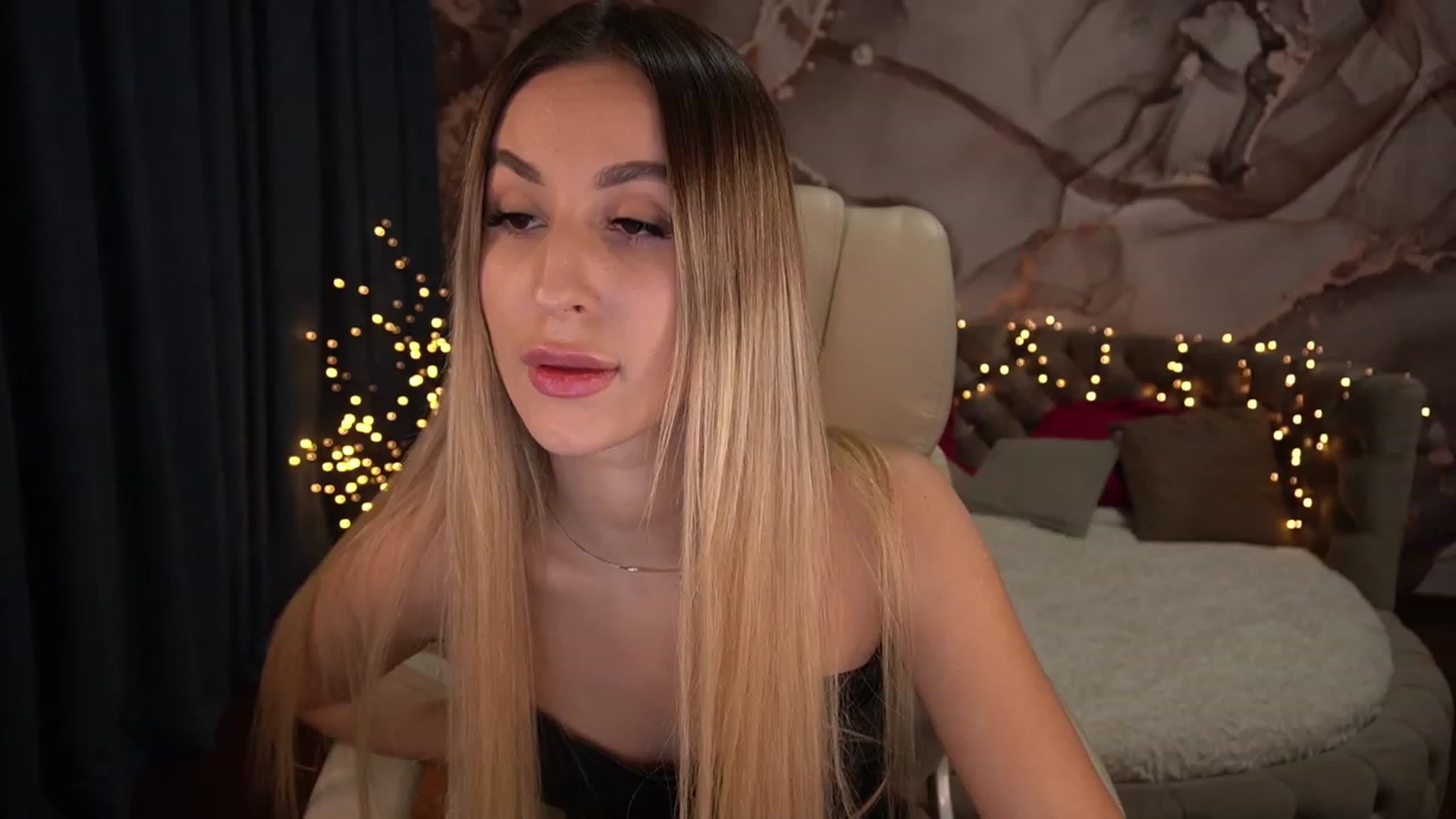 Gallery image thumbnail from LiaBrazzer's myfreecams stream on, 12/02/2022, 17:00 image 11 of 20