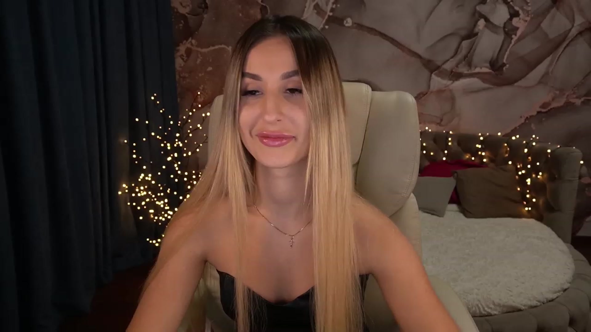 Gallery image thumbnail from LiaBrazzer's myfreecams stream on, 12/02/2022, 19:12 image 5 of 20
