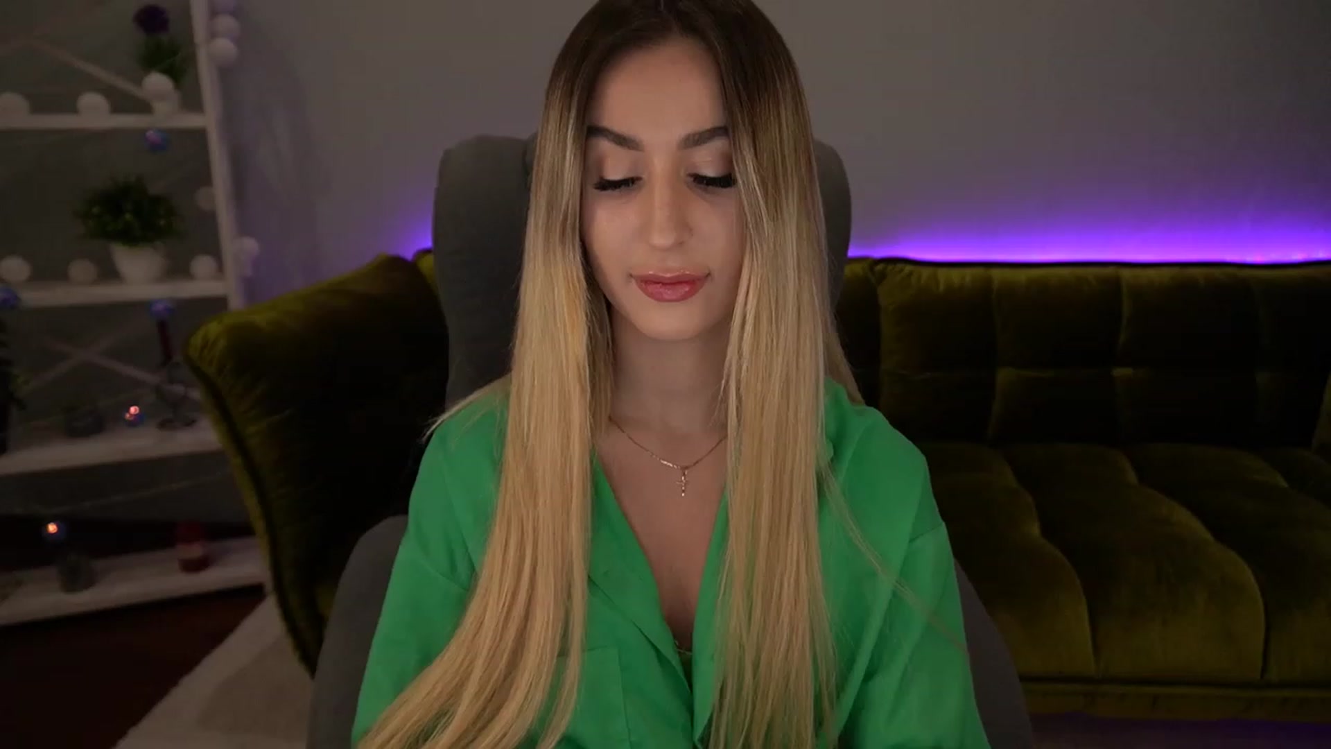 Gallery image thumbnail from LiaBrazzer's myfreecams stream on, 12/03/2022, 17:01 image 2 of 20