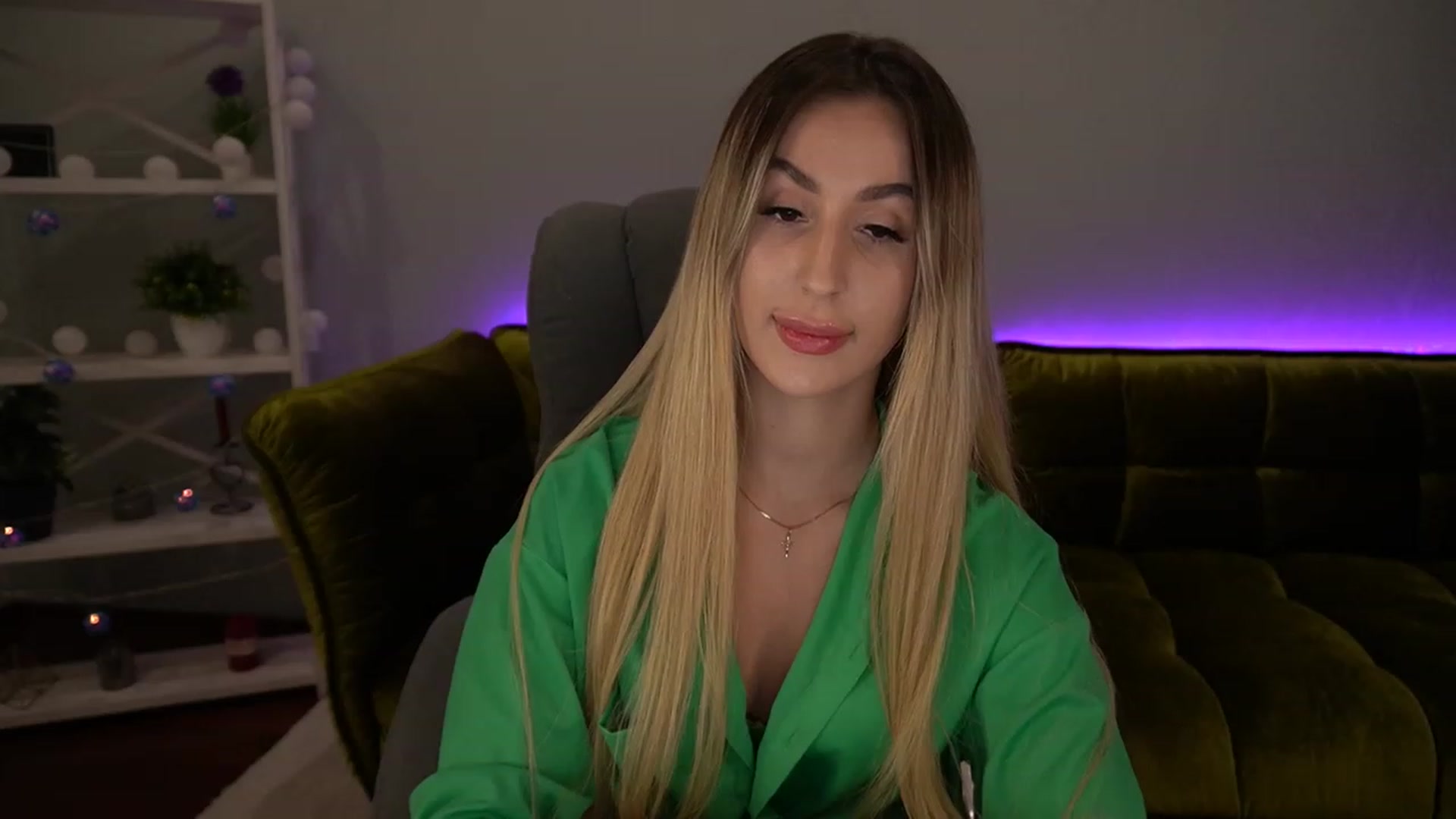 Gallery image thumbnail from LiaBrazzer's myfreecams stream on, 12/03/2022, 17:01 image 13 of 20