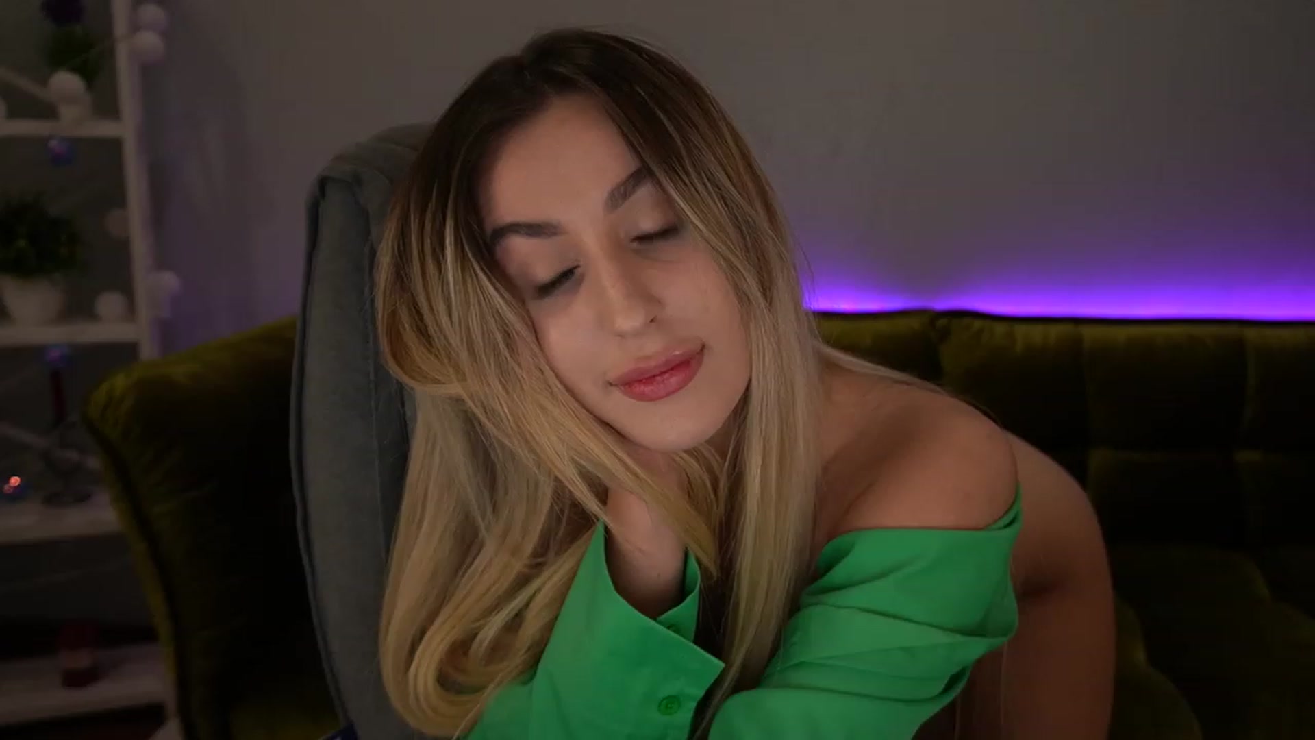 Gallery image thumbnail from LiaBrazzer's myfreecams stream on, 12/03/2022, 17:01 image 16 of 20