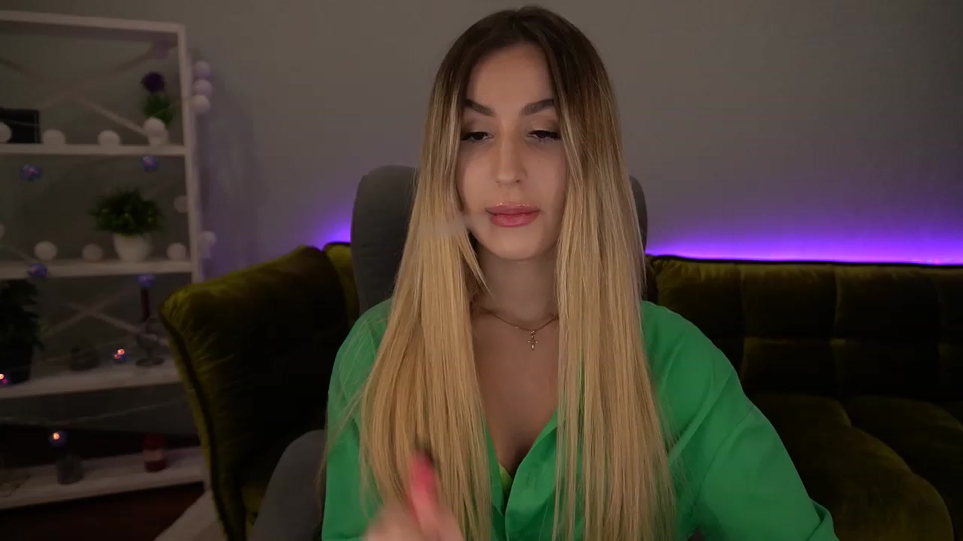 Gallery image thumbnail from LiaBrazzer's myfreecams stream on, 12/03/2022, 17:01 image 5 of 20