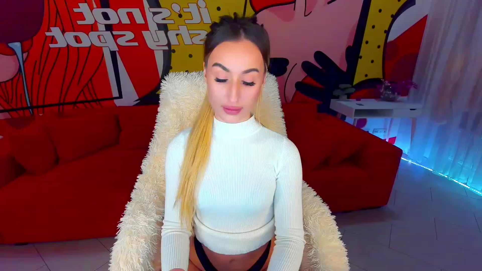 Gallery image thumbnail from LiaBrazzer's myfreecams stream on, 12/05/2022, 17:42 image 5 of 20