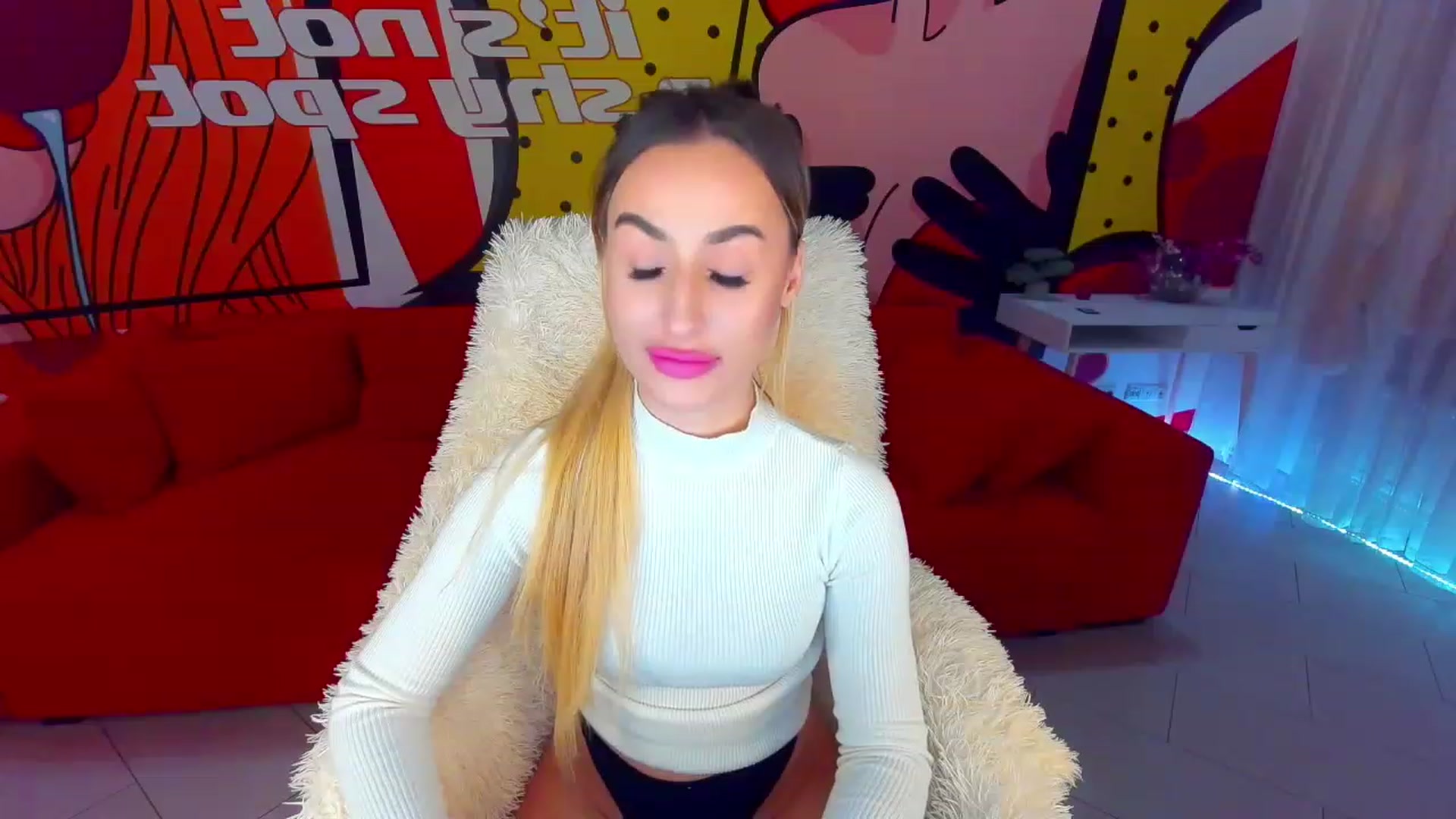 Gallery image thumbnail from LiaBrazzer's myfreecams stream on, 12/05/2022, 17:42 image 17 of 20