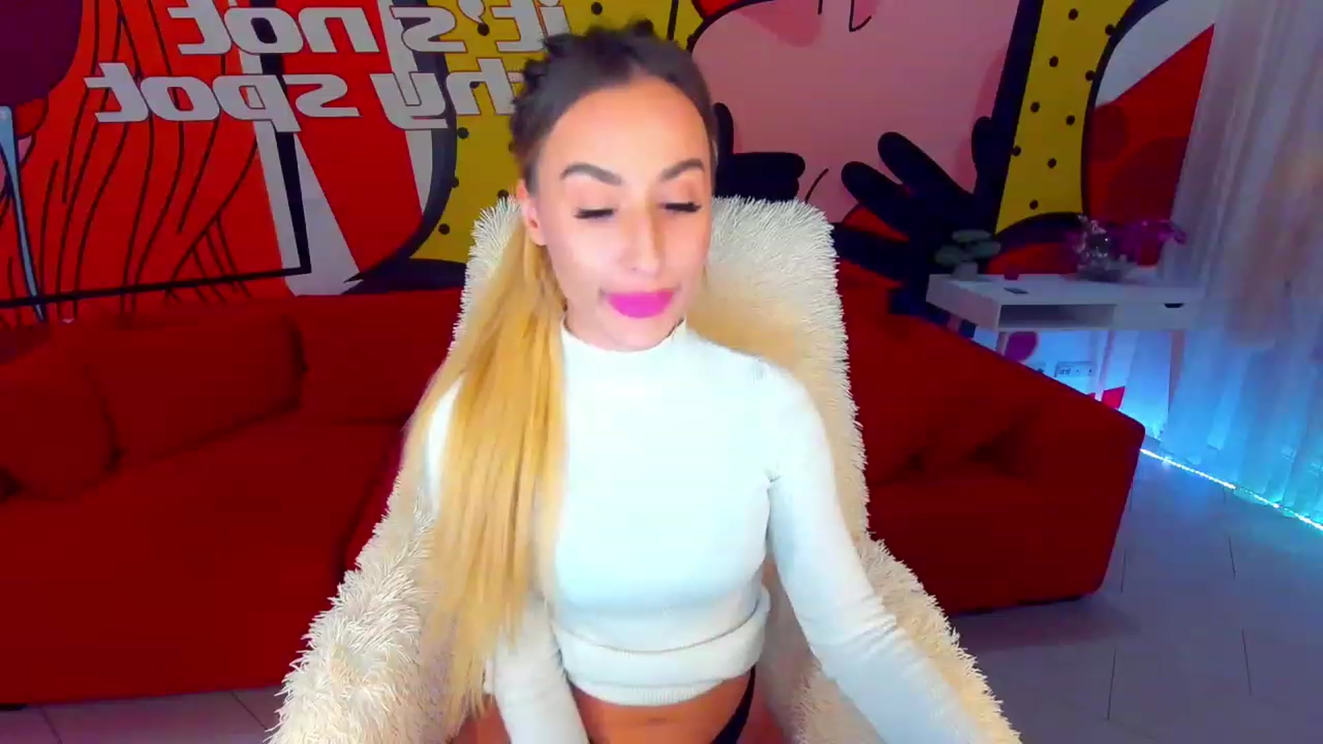 Gallery image thumbnail from LiaBrazzer's myfreecams stream on, 12/05/2022, 17:42 image 10 of 20