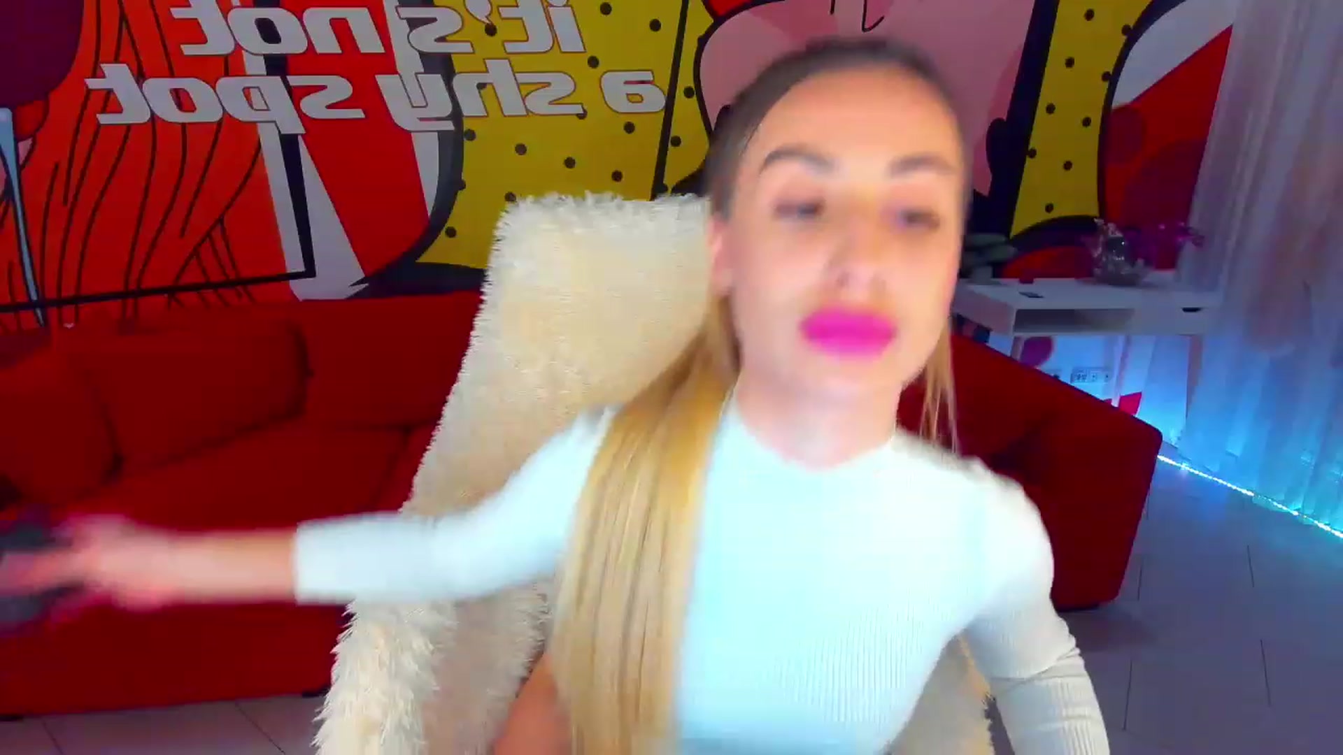 Gallery image thumbnail from LiaBrazzer's myfreecams stream on, 12/05/2022, 17:42 image 12 of 20