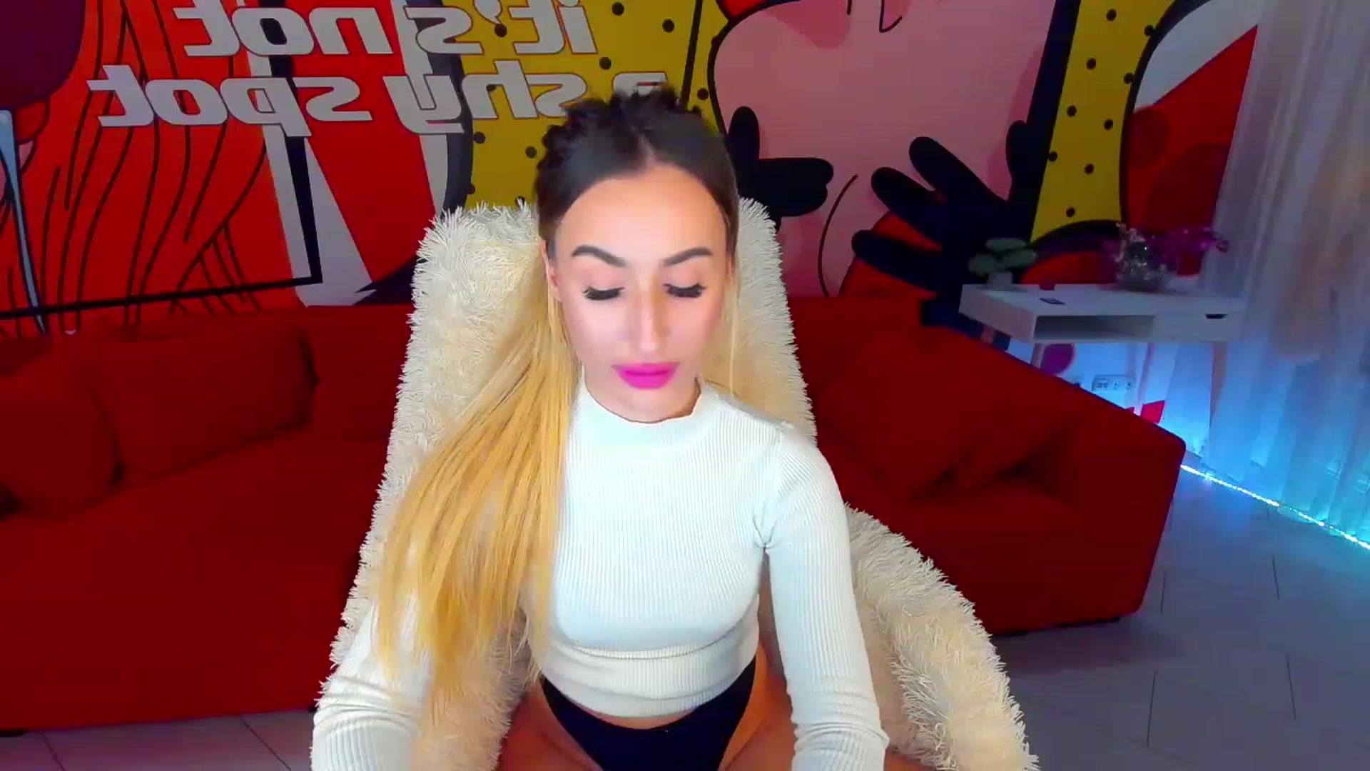 Gallery image thumbnail from LiaBrazzer's myfreecams stream on, 12/05/2022, 17:42 image 11 of 20
