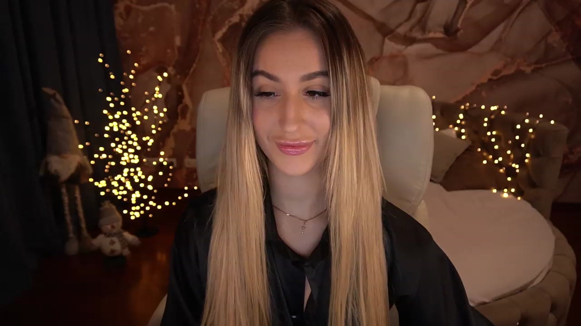 Gallery image thumbnail from LiaBrazzer's myfreecams stream on, 12/07/2022, 16:17 image 6 of 20
