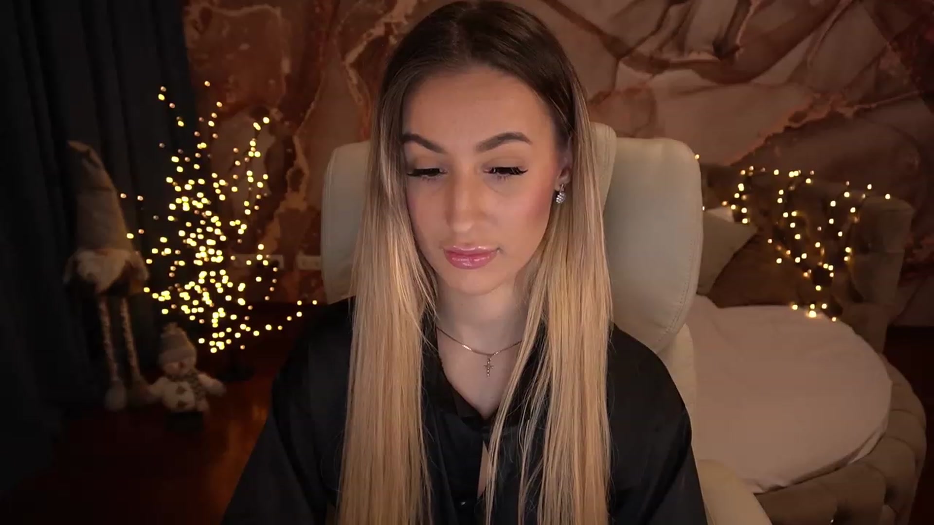Gallery image thumbnail from LiaBrazzer's myfreecams stream on, 12/07/2022, 16:17 image 13 of 20